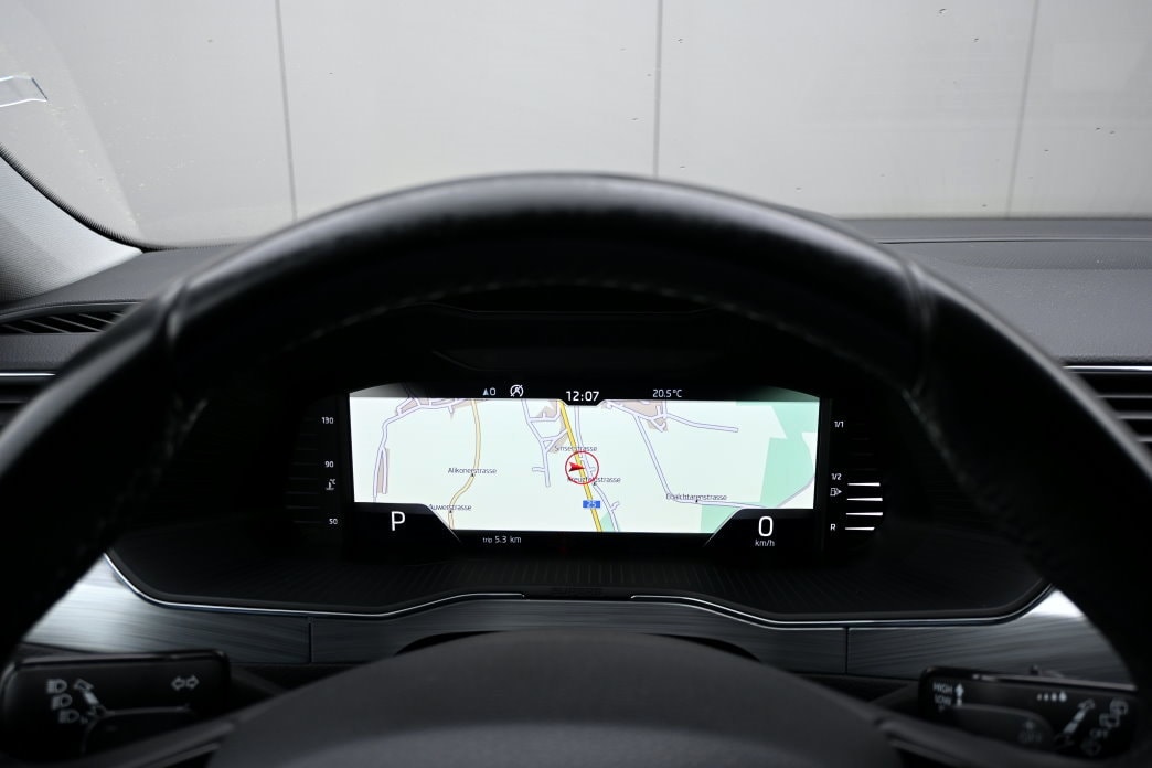 SKODA Superb Combi 2.0 TDi Ambition DSG-image-10