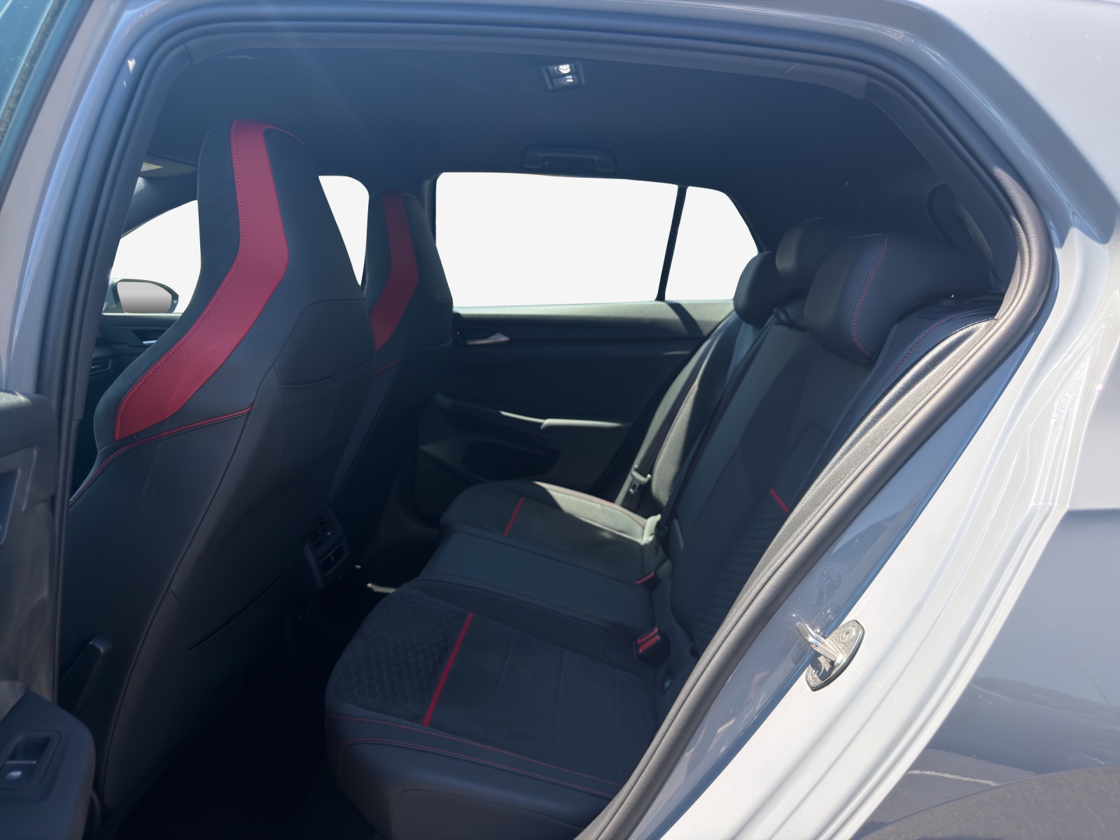 VW Golf 2.0 TSI GTI Clubsport DSG-image-11