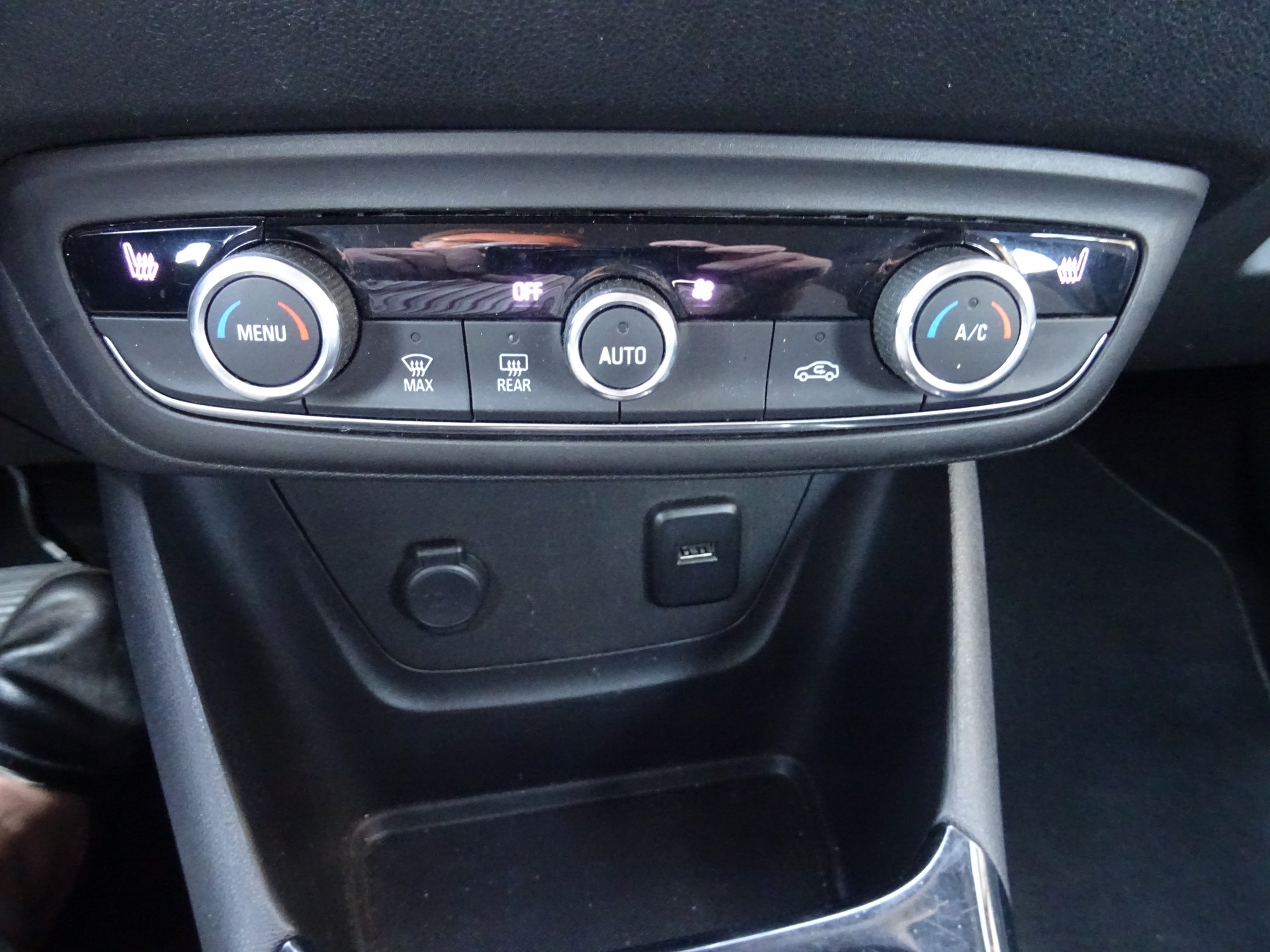 OPEL Crossland X 1.2i Excellence Automatik-image-11