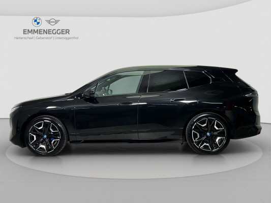 BMW iX xDrive40-showroom-element-1