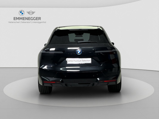 BMW iX xDrive40-image-6