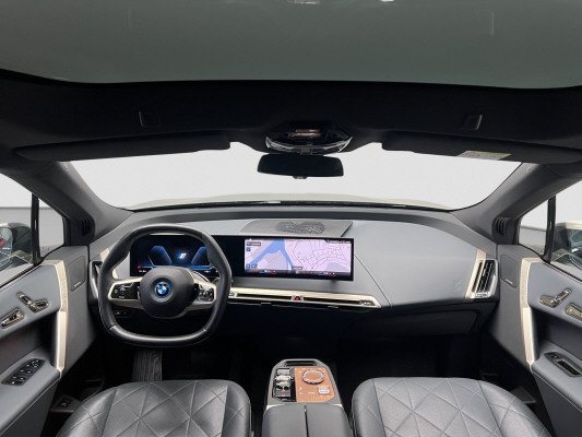 BMW iX xDrive40-image-10