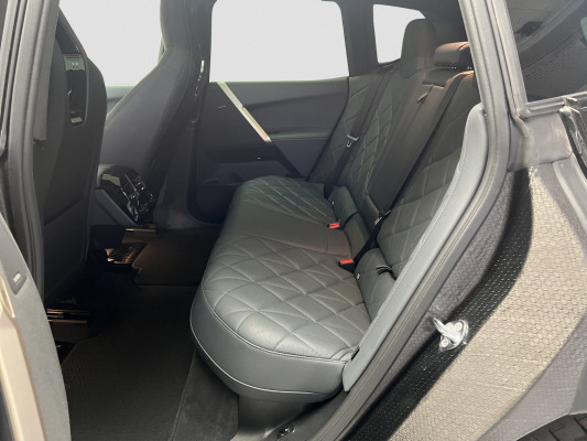 BMW iX xDrive40-image-8
