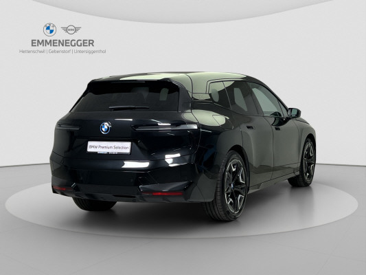 BMW iX xDrive40-showroom-element-3