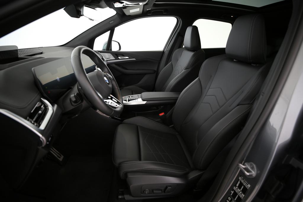 BMW 223d xDrive Active Tourer-image-2