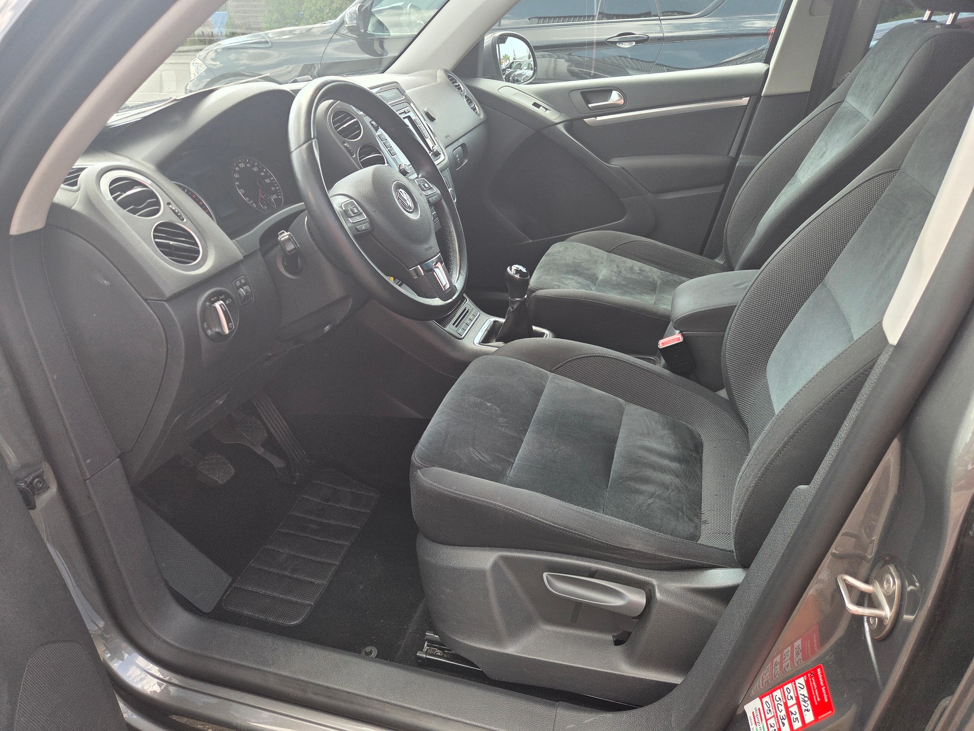 VW Tiguan 1.4 TSI Sport&Style 4Motion-image-10