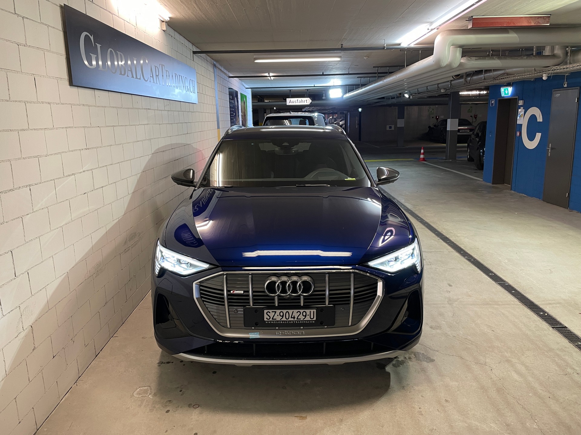 AUDI e-tron 55 S Line quattro-showroom-element-1