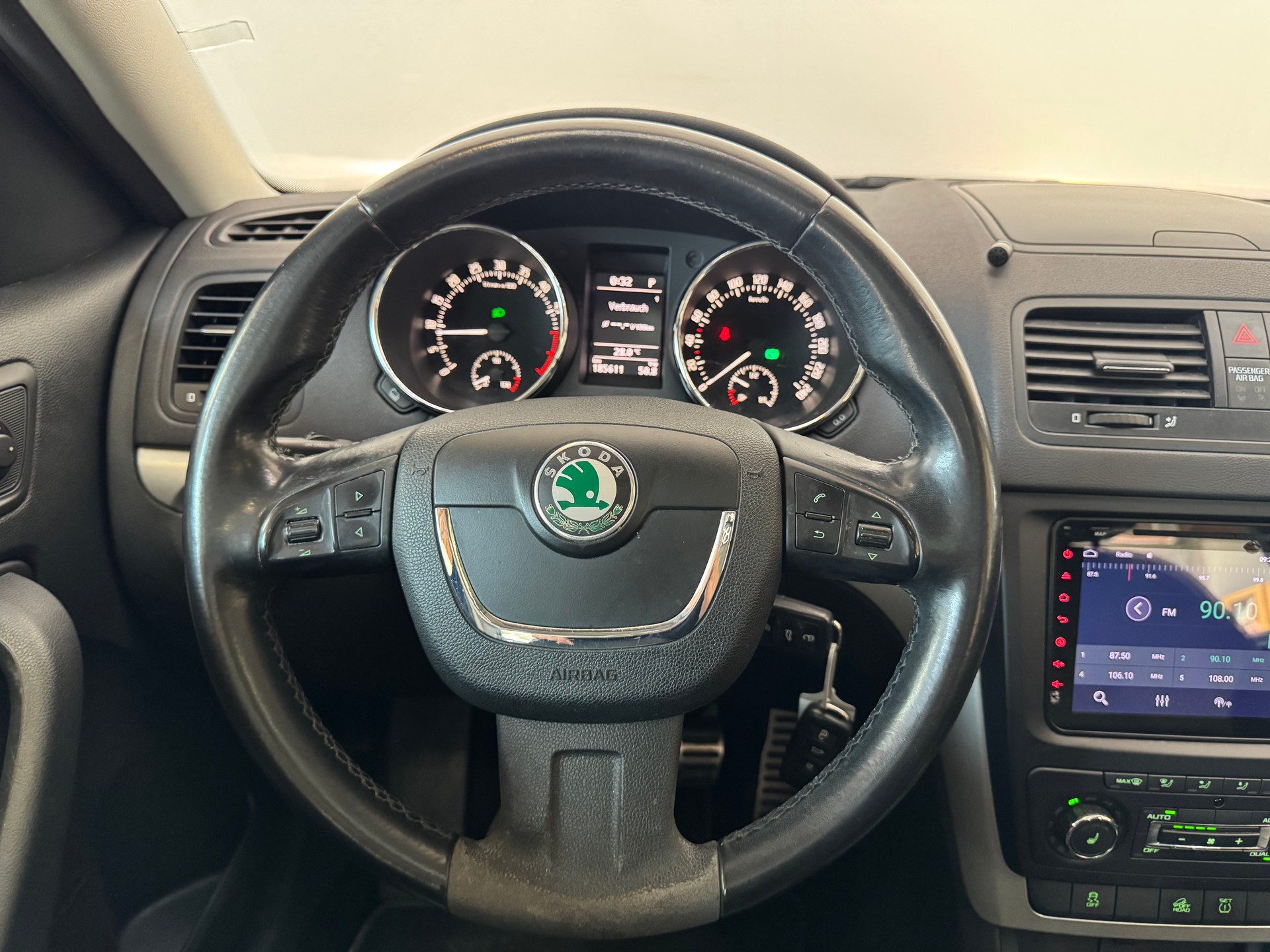 SKODA Yeti 2.0 TDI Elegance 4x4 DSG-image-14