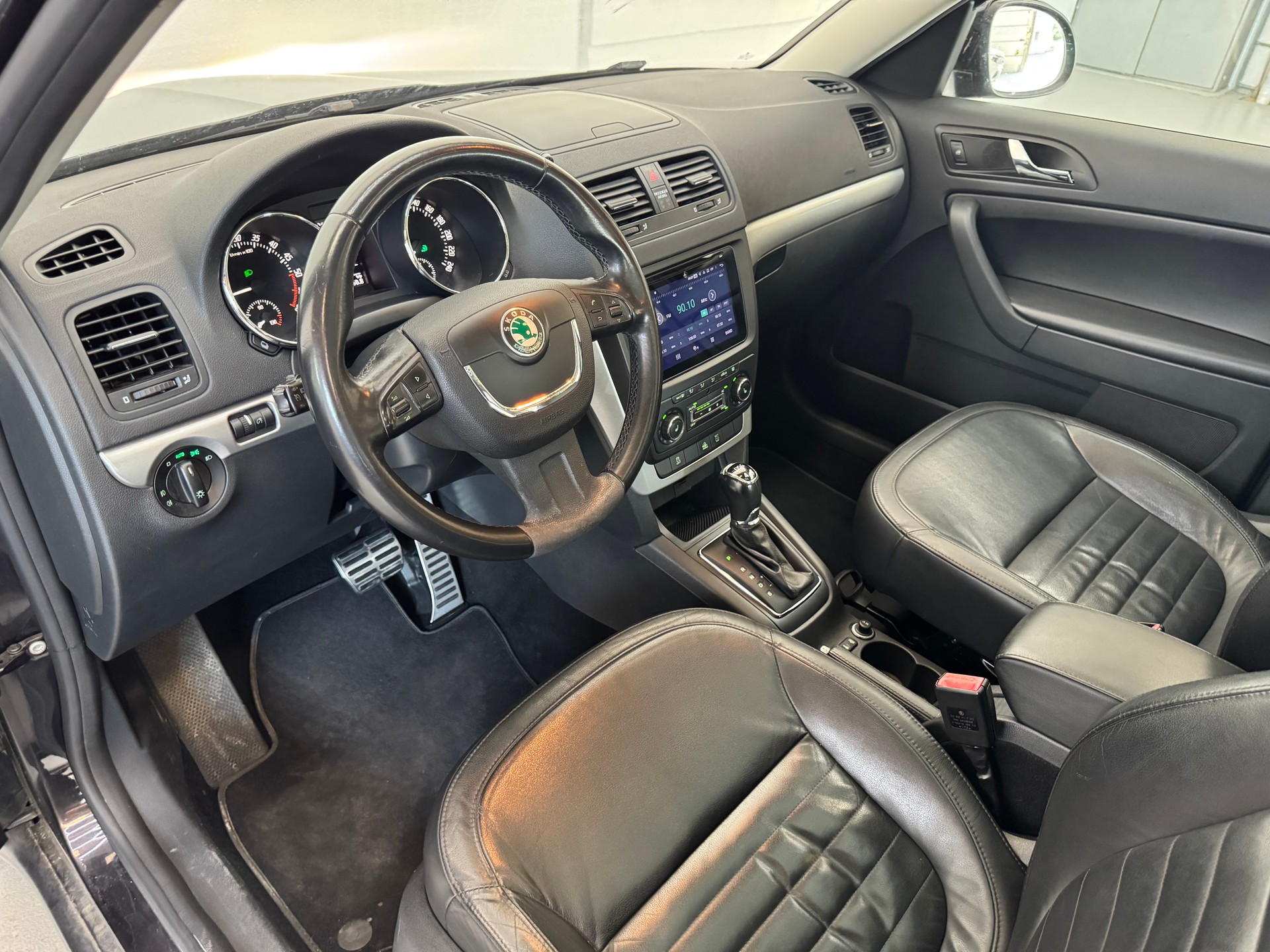 SKODA Yeti 2.0 TDI Elegance 4x4 DSG-image-11