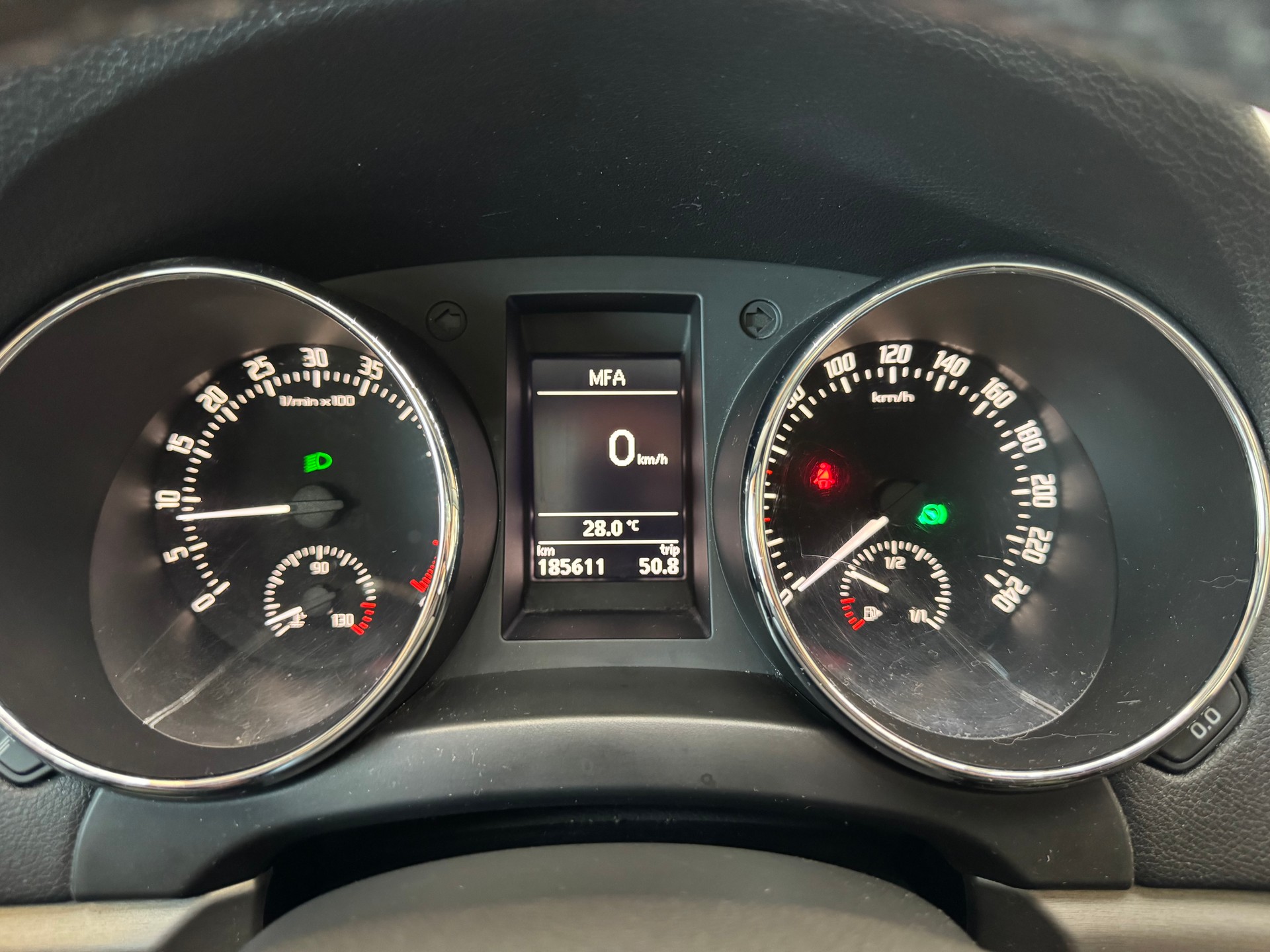 SKODA Yeti 2.0 TDI Elegance 4x4 DSG-image-13
