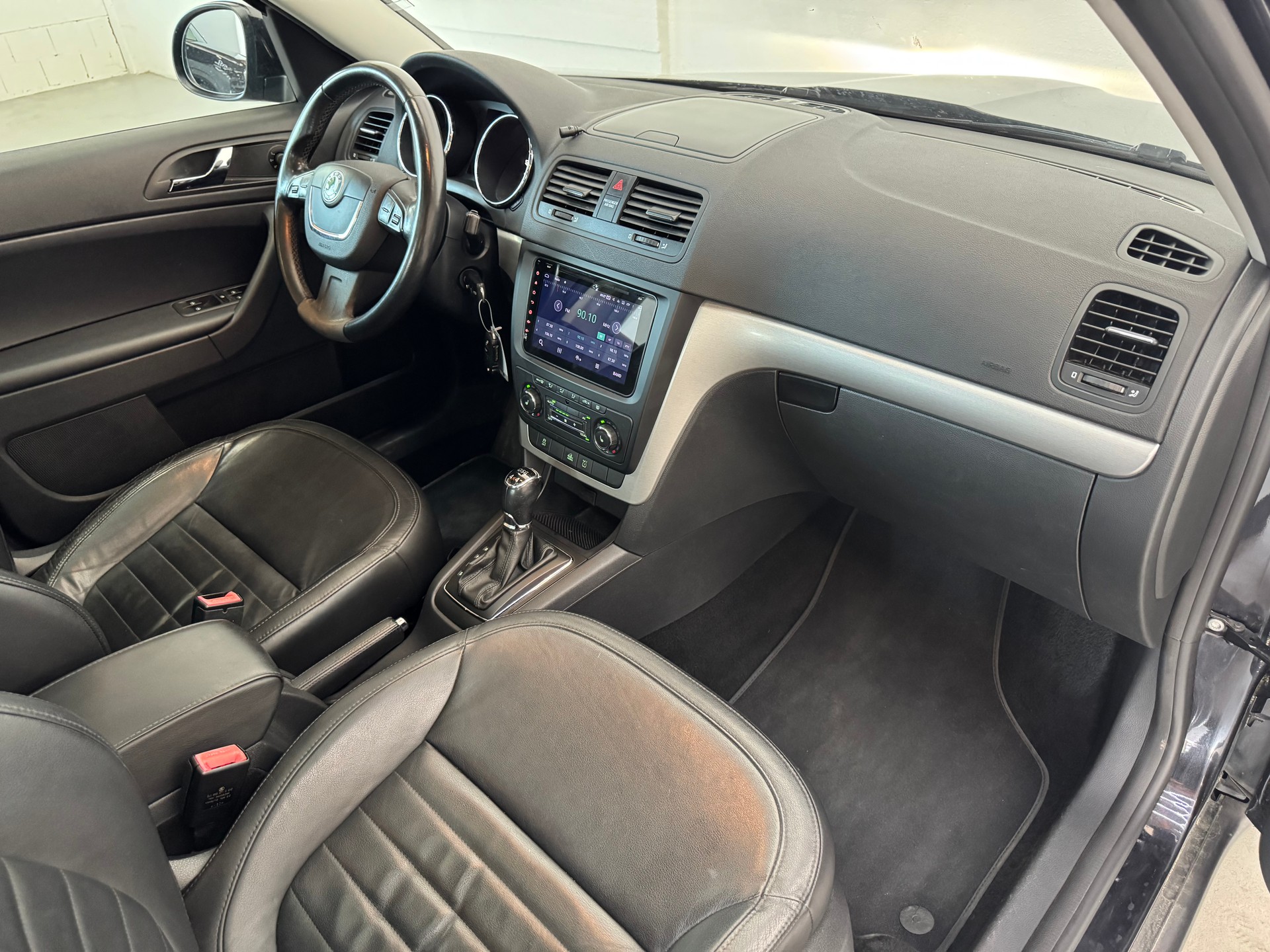 SKODA Yeti 2.0 TDI Elegance 4x4 DSG-image-12