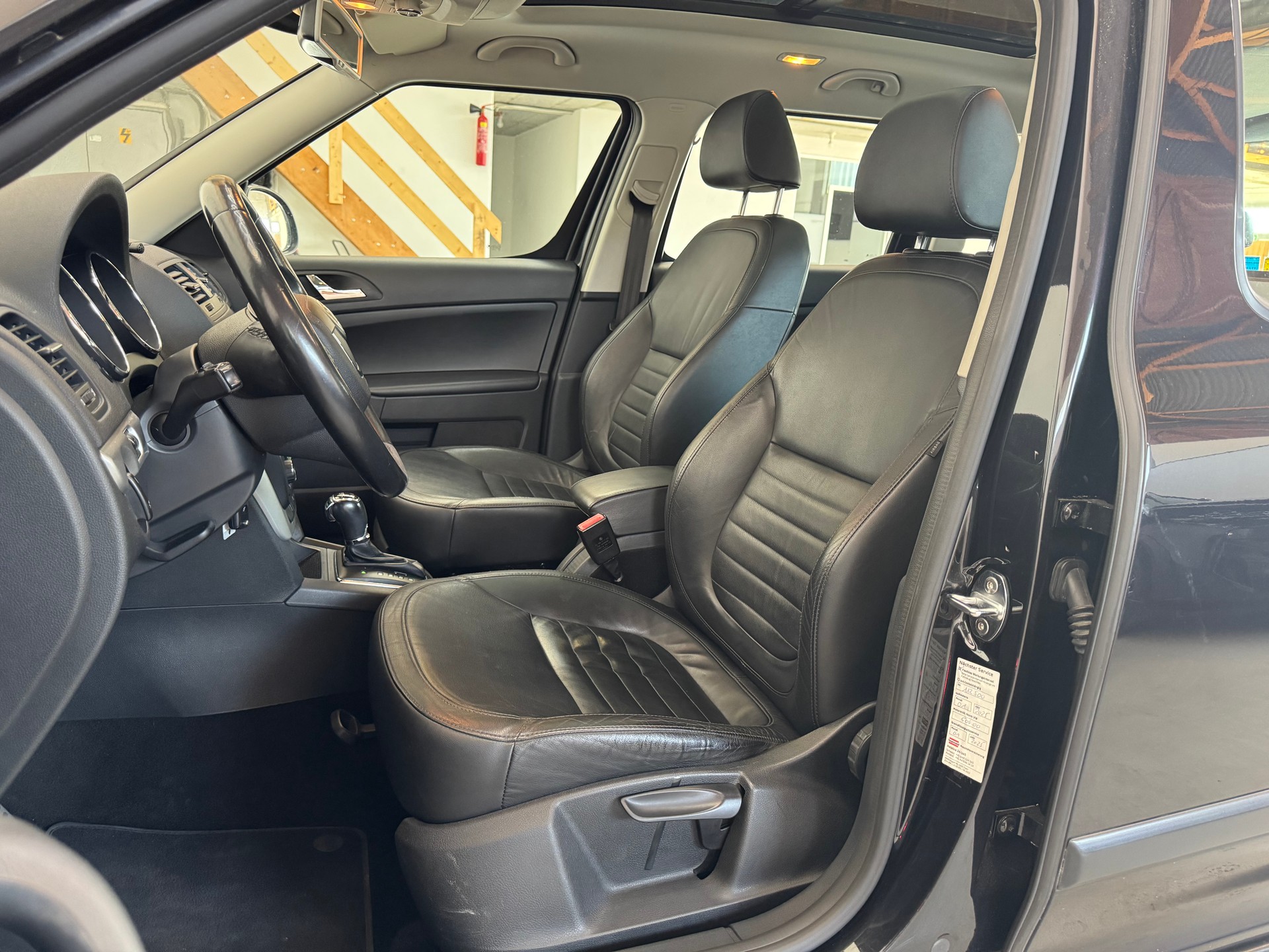 SKODA Yeti 2.0 TDI Elegance 4x4 DSG-image-10