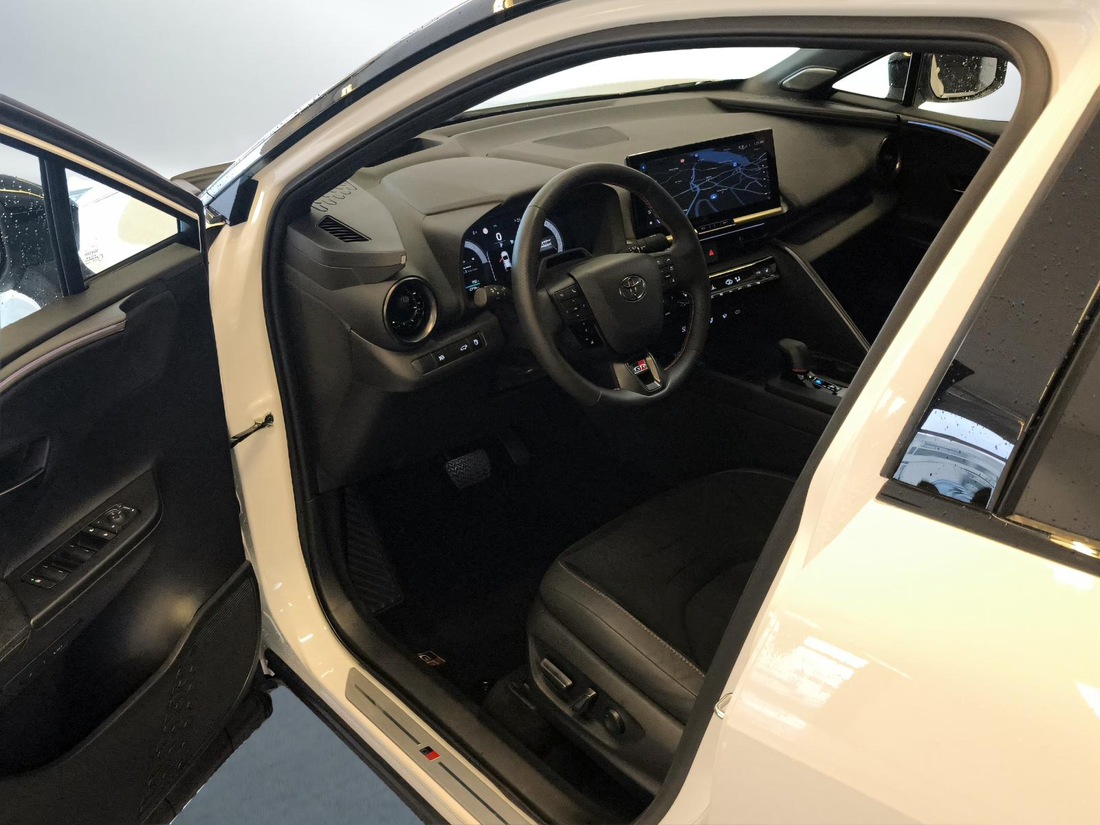 TOYOTA C-HR 2.0 PHEV GR Sport-image-13