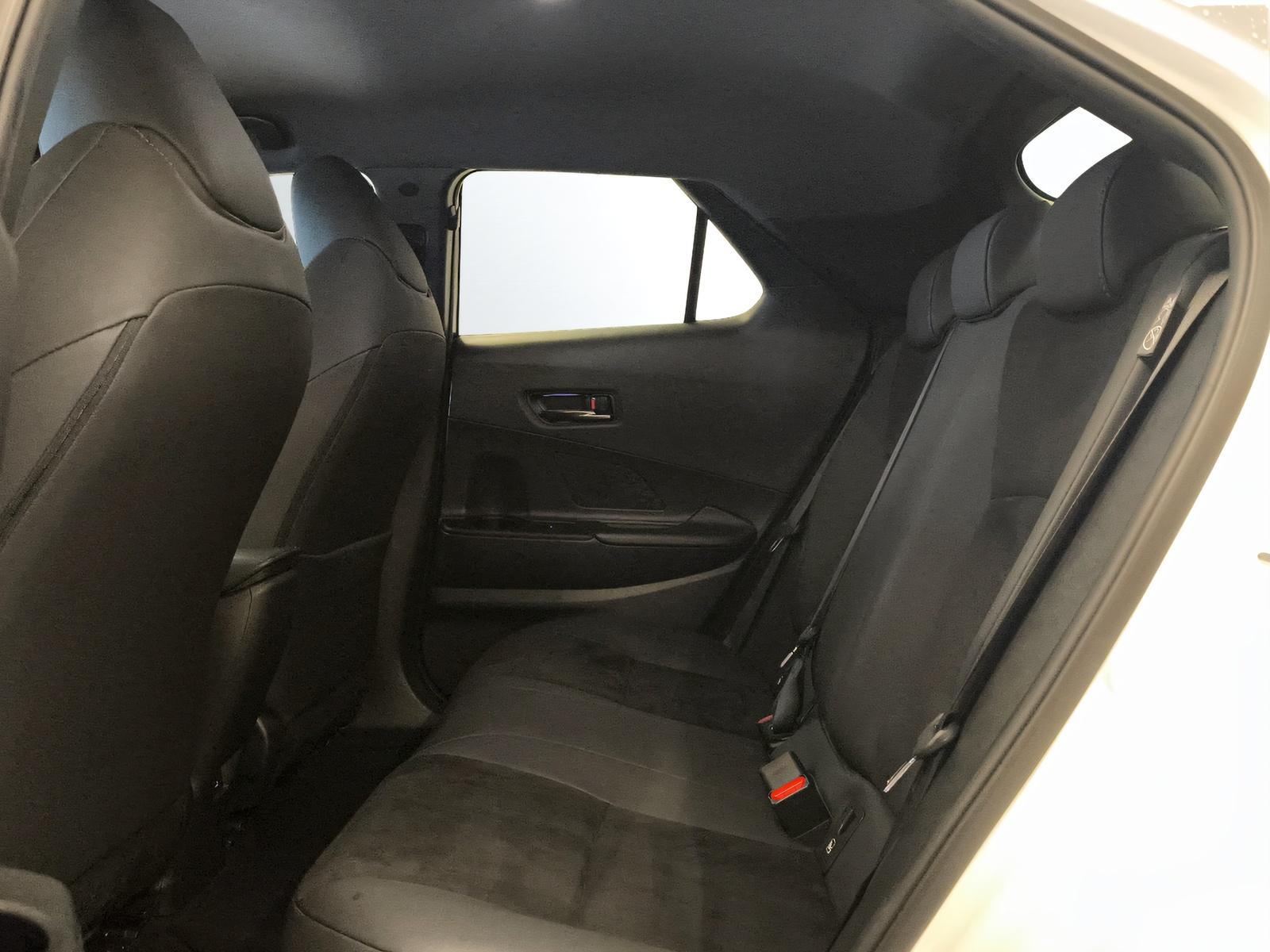 TOYOTA C-HR 2.0 PHEV GR Sport-image-9