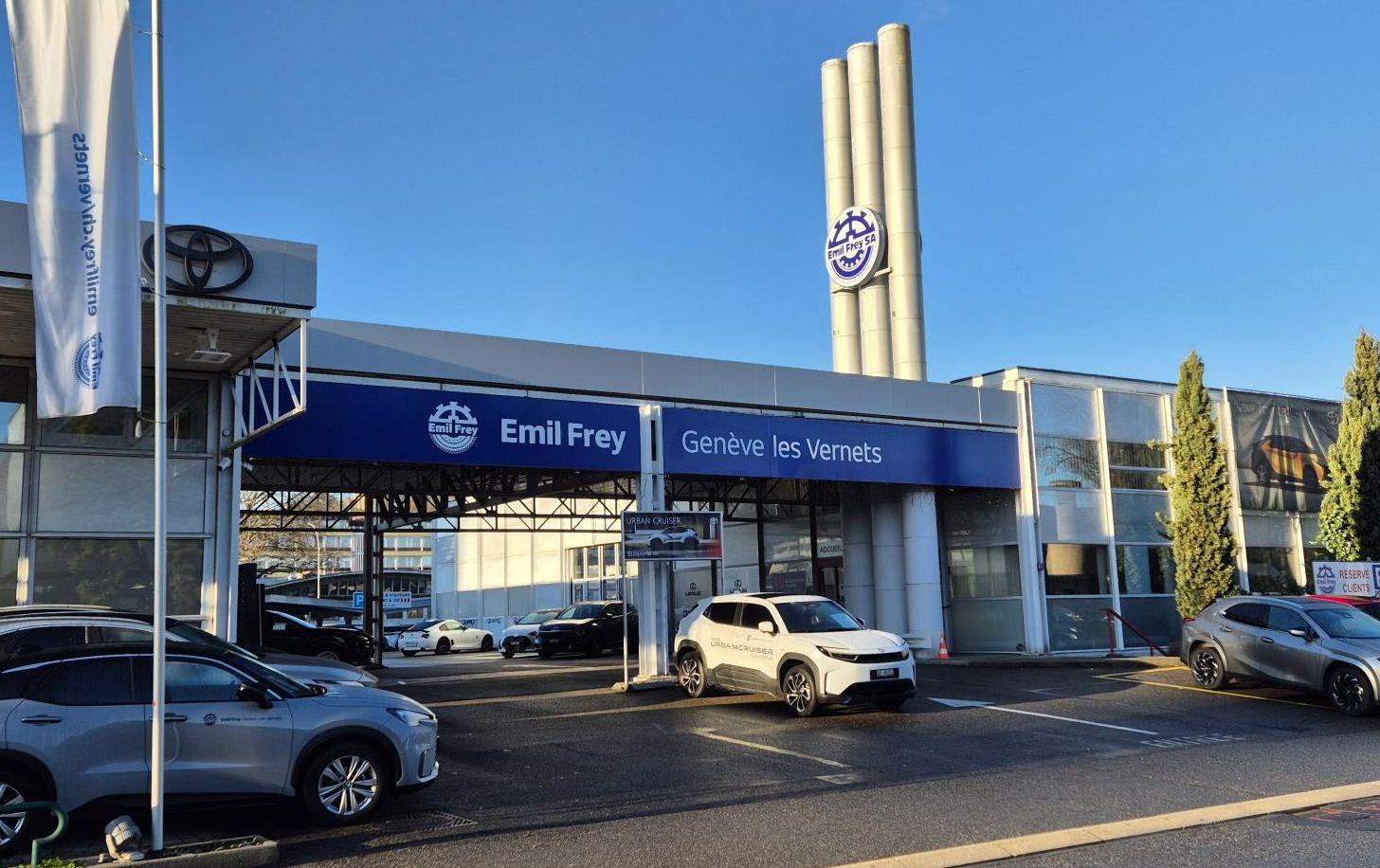 TOYOTA C-HR 2.0 PHEV GR Sport-image-17