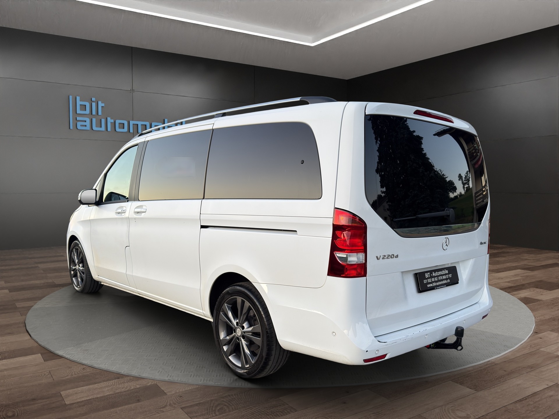 MERCEDES-BENZ V 220 d Exclusive lang 4Matic 7G-Tronic-image-4