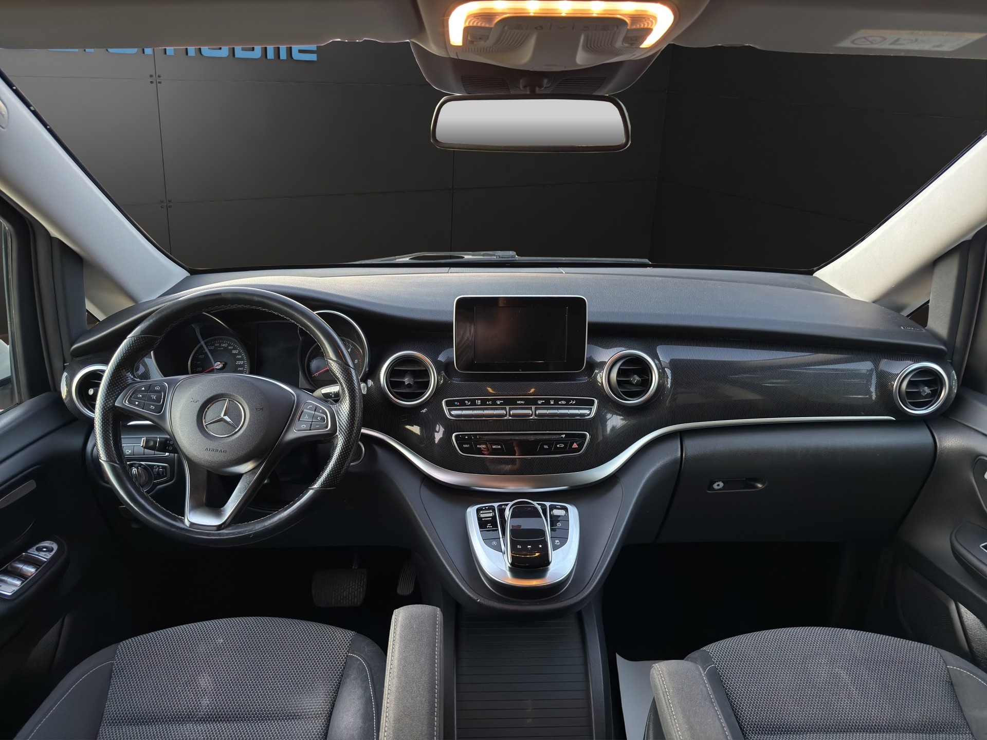 MERCEDES-BENZ V 220 d Exclusive lang 4Matic 7G-Tronic-image-3