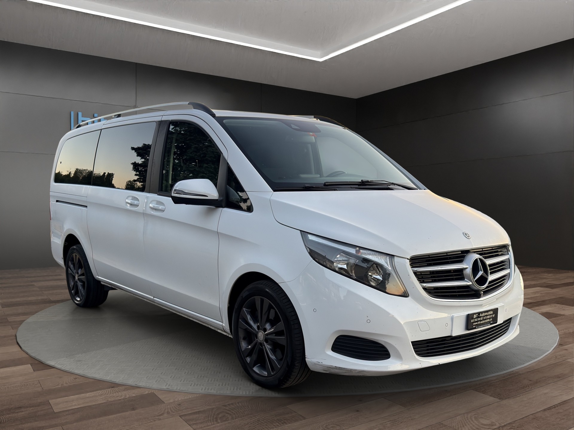 MERCEDES-BENZ V 220 d Exclusive lang 4Matic 7G-Tronic-image-9