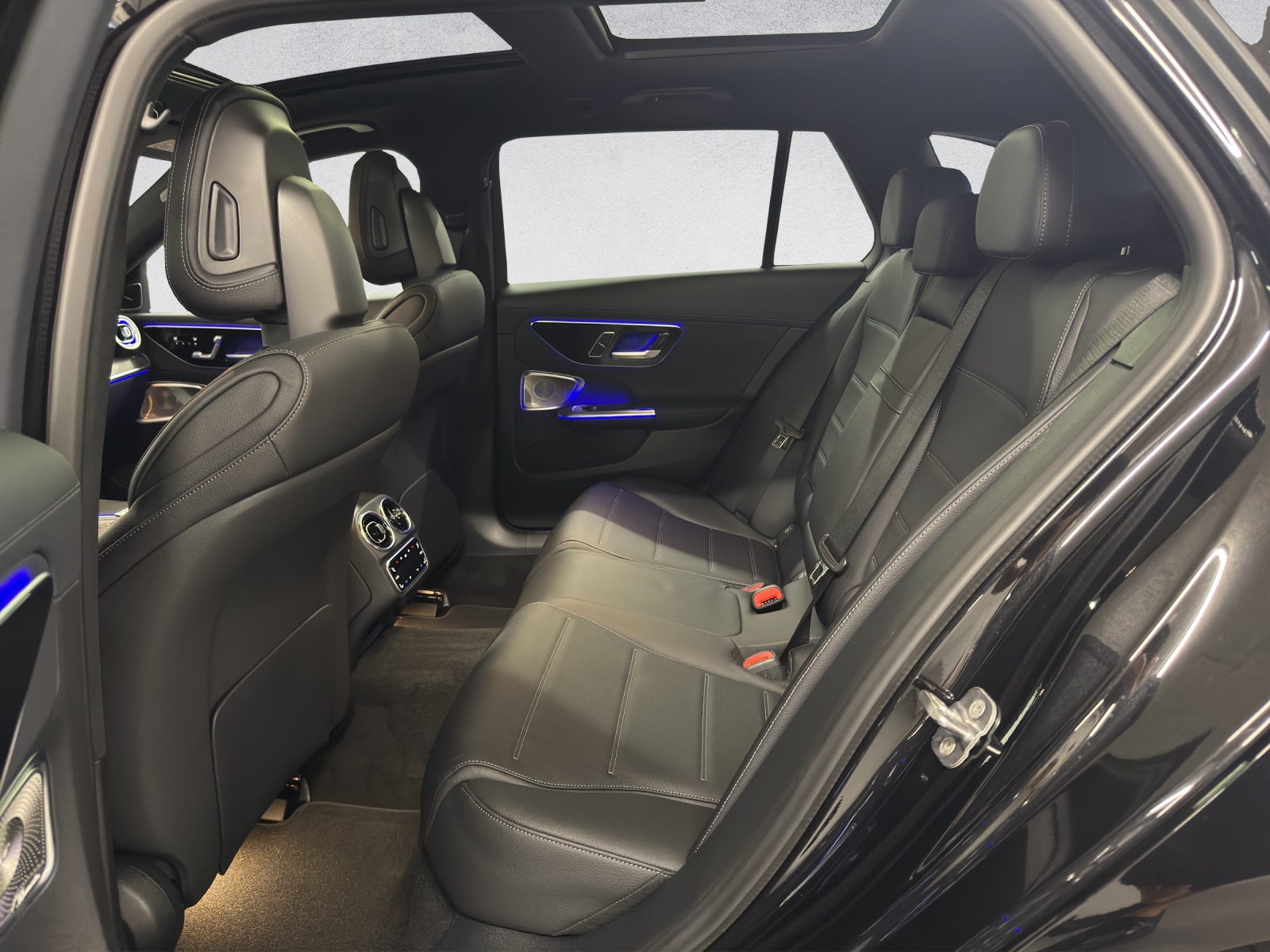 MERCEDES-BENZ C 300 de AMG Line 4Matic T-Modell-image-13