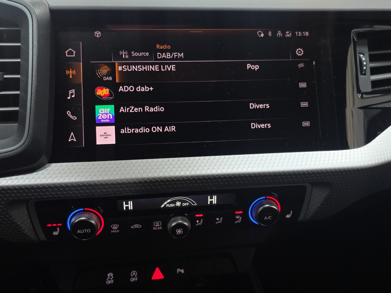 AUDI A1 Sportback 30 TFSI Attraction S-tronic-image-10