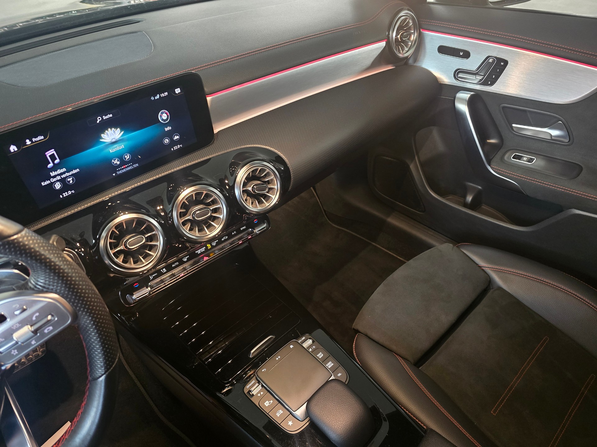 MERCEDES-BENZ CLA Shooting Brake 200 AMG Line 7G-DCT CH-Fahrzeug-image-10