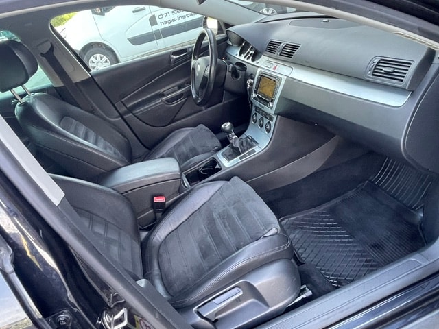 VW Passat Variant 2.0T FSI Highline-image-19