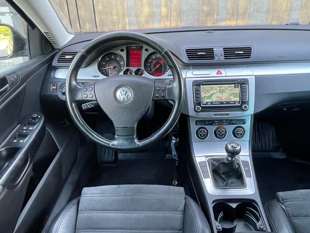 VW Passat Variant 2.0T FSI Highline-image-15