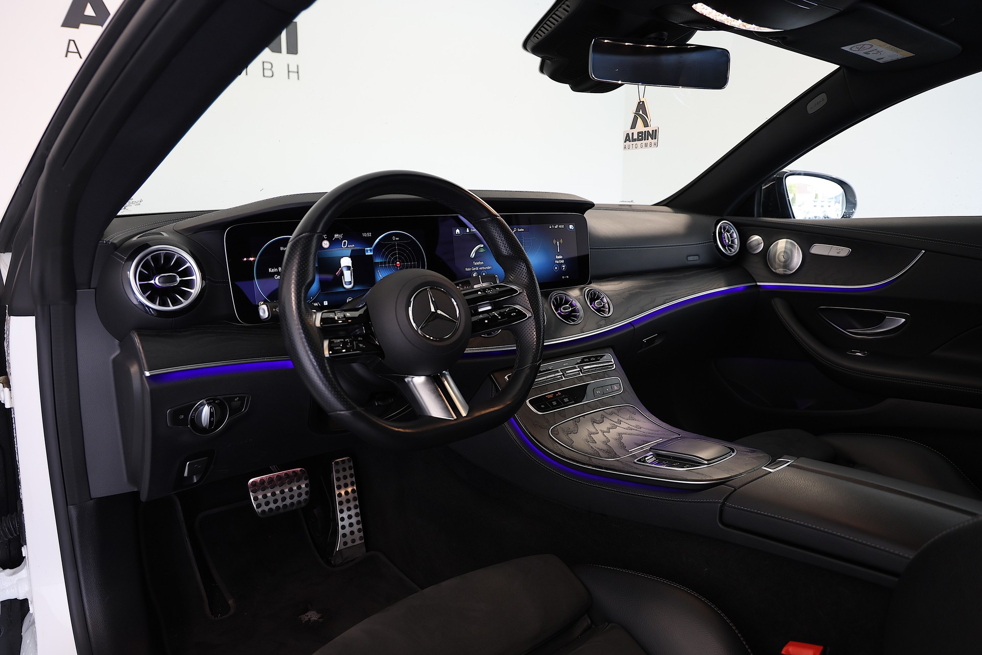 MERCEDES-BENZ E 220 d Coupé AMG Line 9G-Tronic *Diamantweiss* *Facelift*-image-7