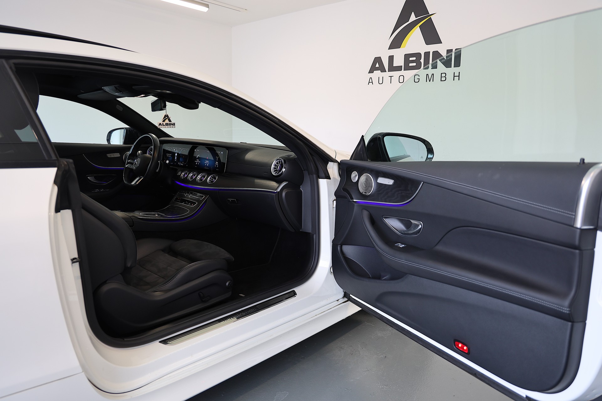 MERCEDES-BENZ E 220 d Coupé AMG Line 9G-Tronic *Diamantweiss* *Facelift*-image-10