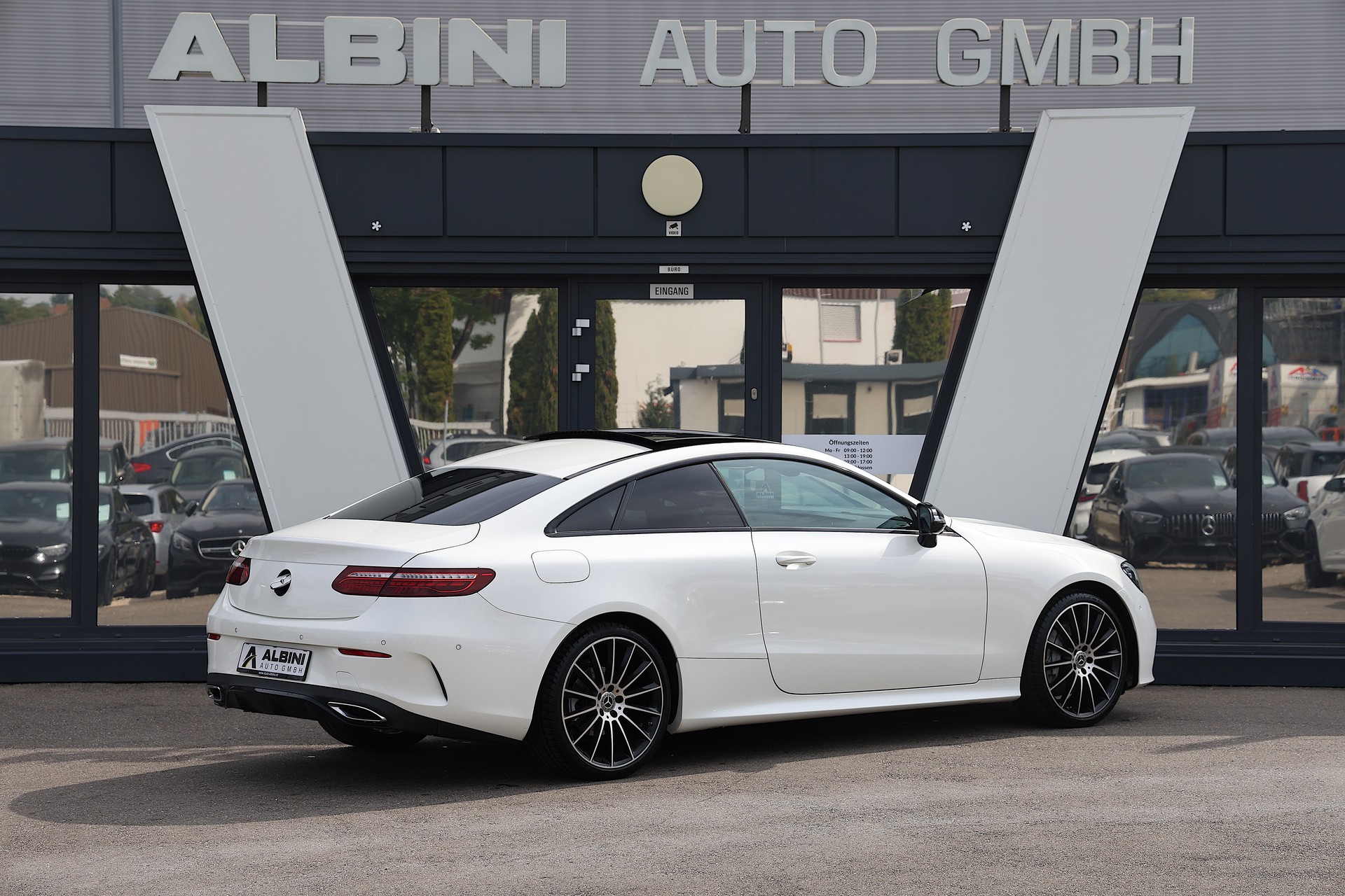 MERCEDES-BENZ E 220 d Coupé AMG Line 9G-Tronic *Diamantweiss* *Facelift*-image-2
