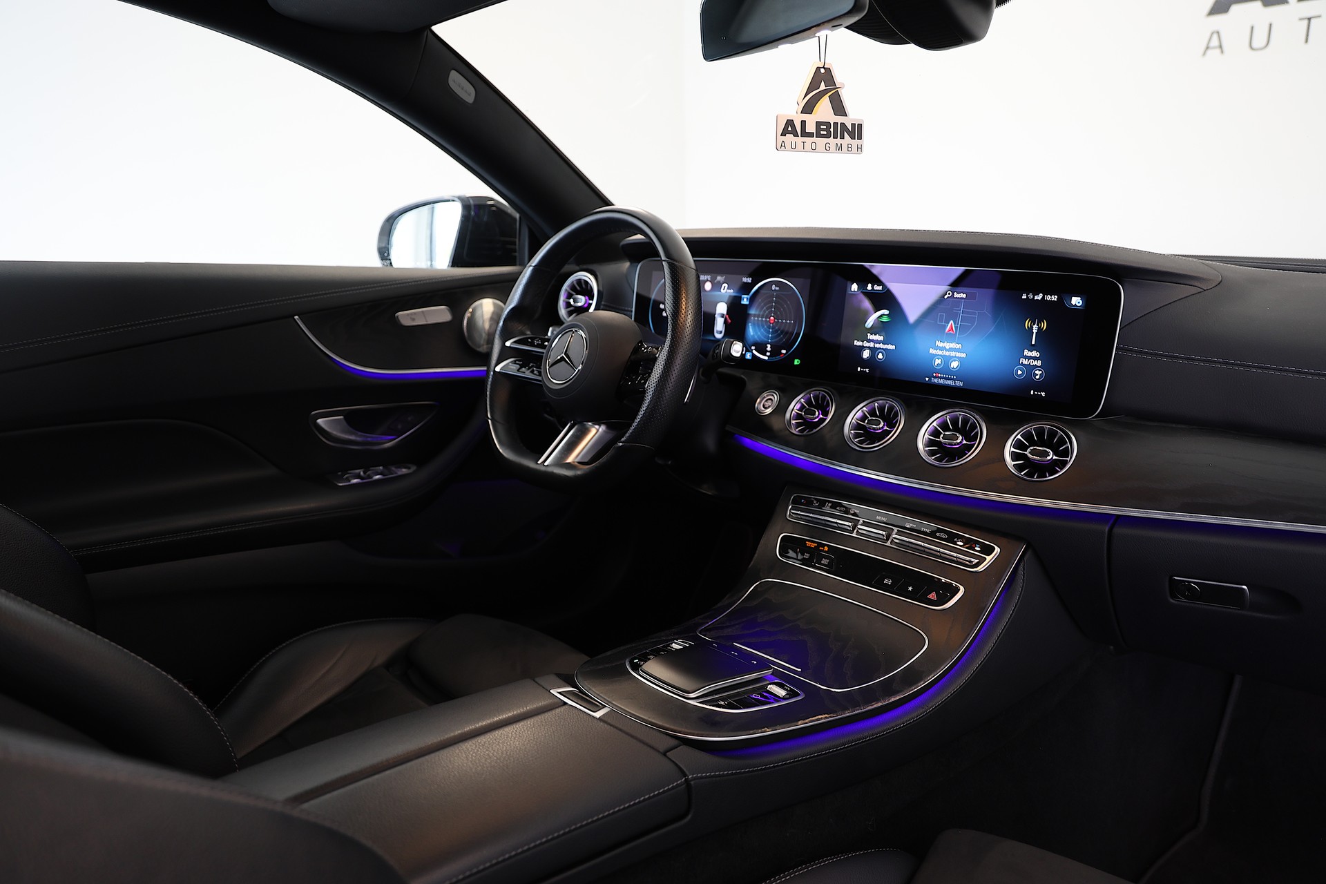 MERCEDES-BENZ E 220 d Coupé AMG Line 9G-Tronic *Diamantweiss* *Facelift*-image-12