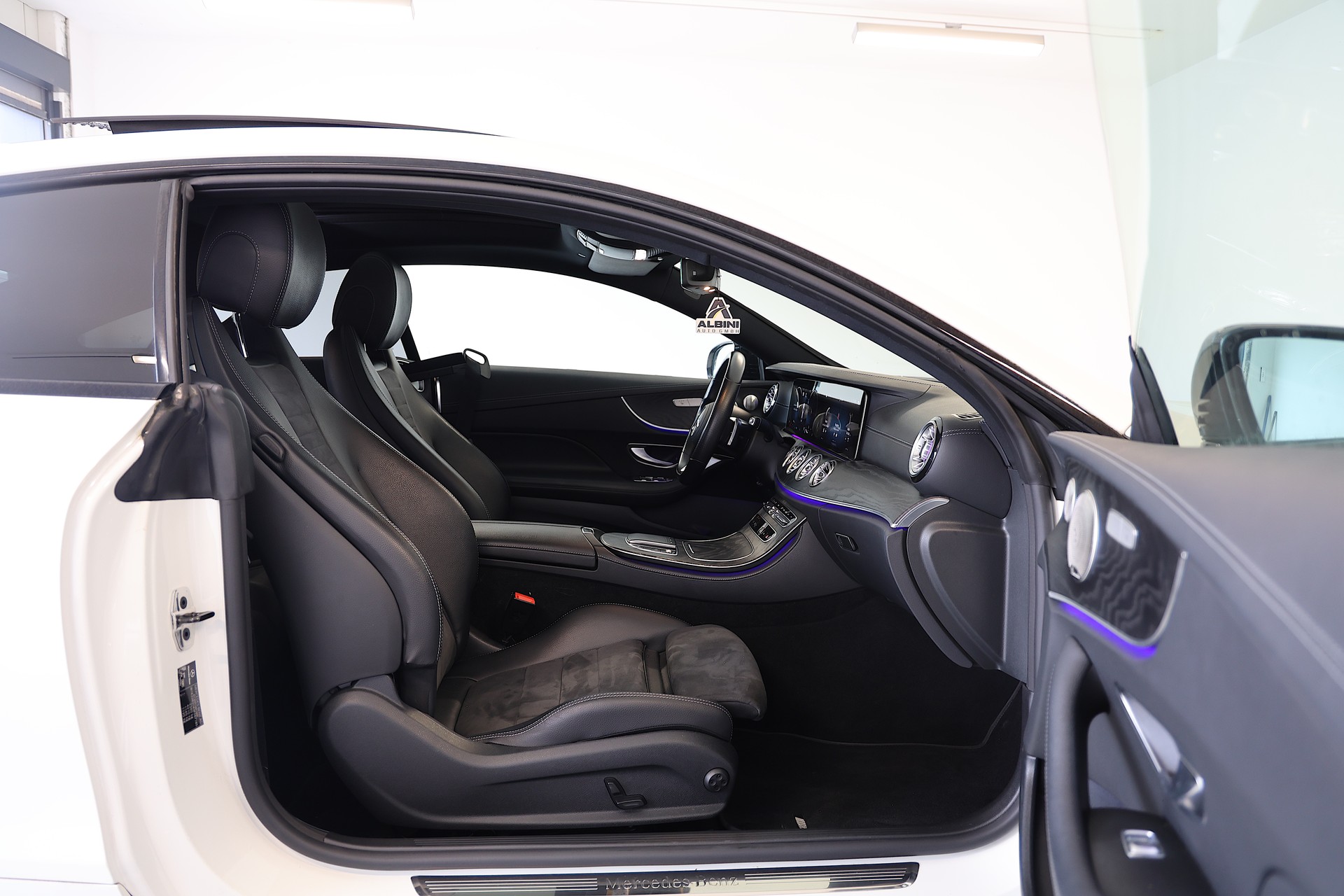 MERCEDES-BENZ E 220 d Coupé AMG Line 9G-Tronic *Diamantweiss* *Facelift*-image-11