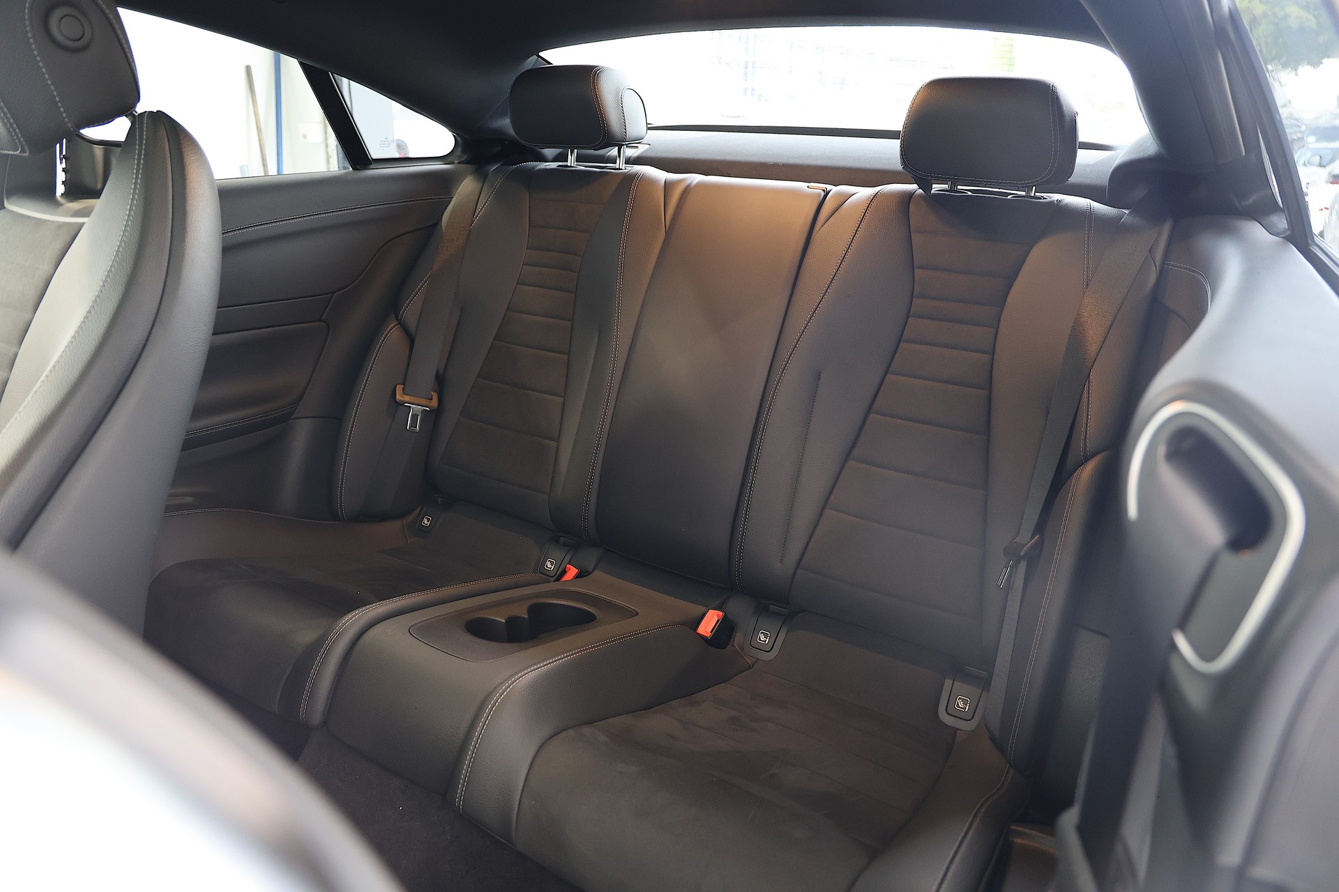 MERCEDES-BENZ E 220 d Coupé AMG Line 9G-Tronic *Diamantweiss* *Facelift*-image-14