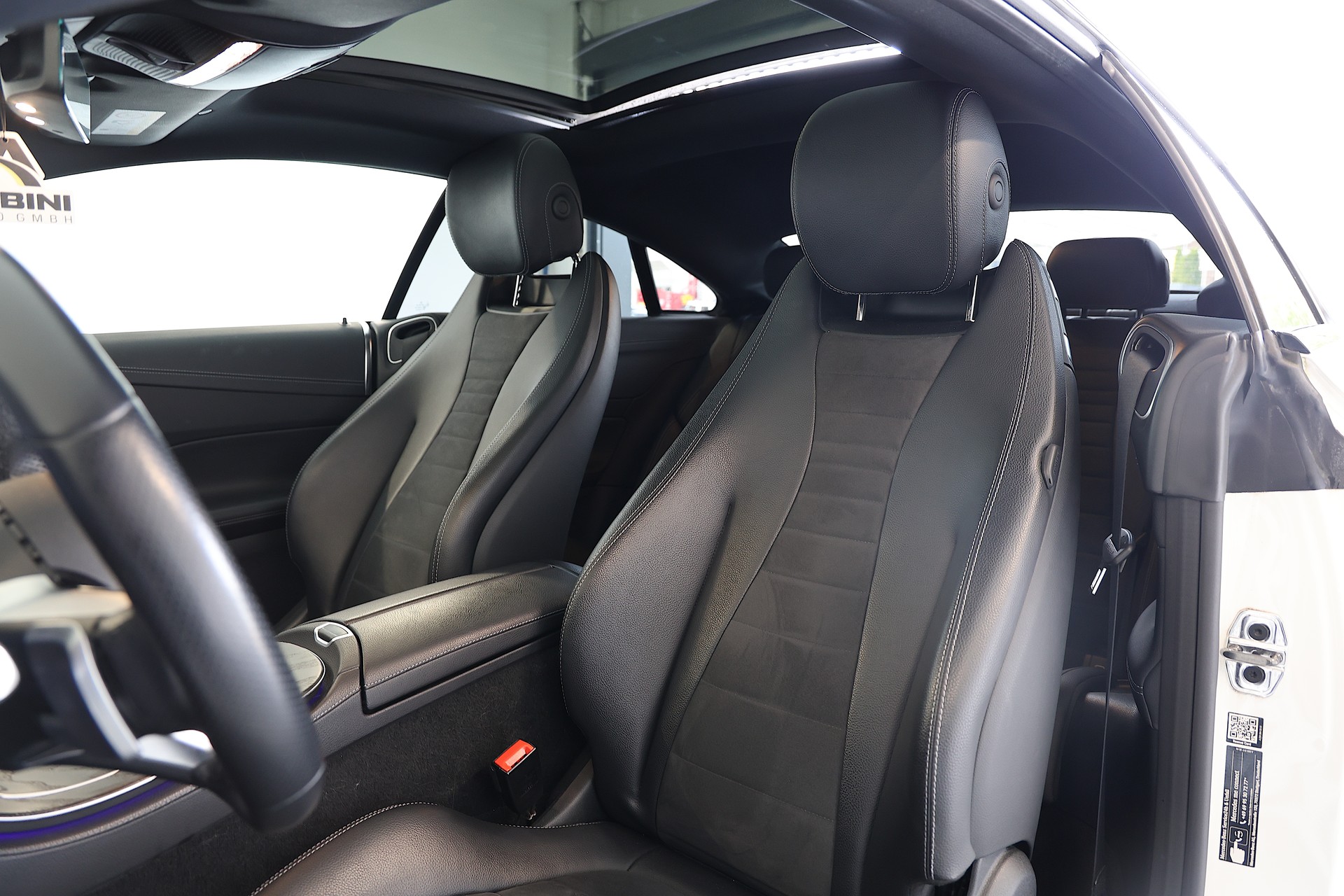 MERCEDES-BENZ E 220 d Coupé AMG Line 9G-Tronic *Diamantweiss* *Facelift*-image-6