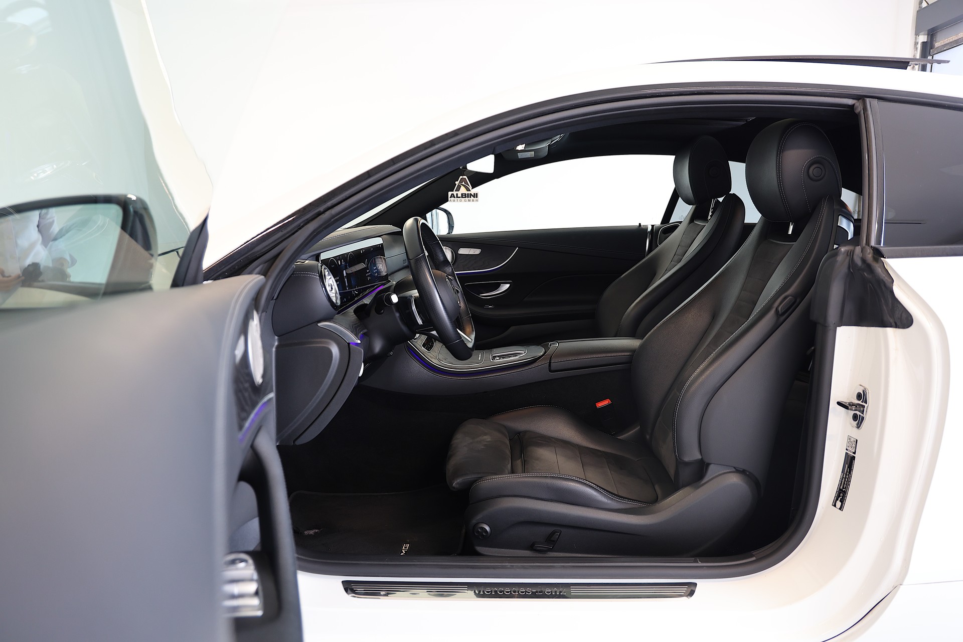 MERCEDES-BENZ E 220 d Coupé AMG Line 9G-Tronic *Diamantweiss* *Facelift*-image-5