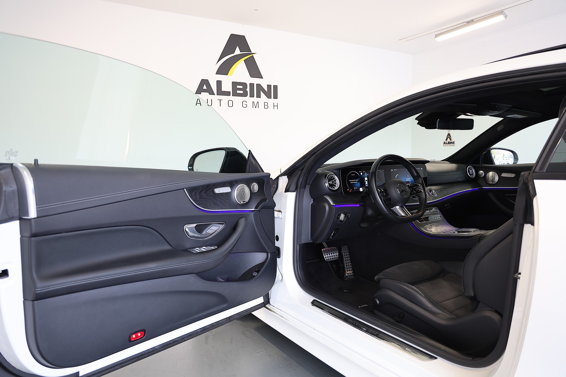 MERCEDES-BENZ E 220 d Coupé AMG Line 9G-Tronic *Diamantweiss* *Facelift*-image-4