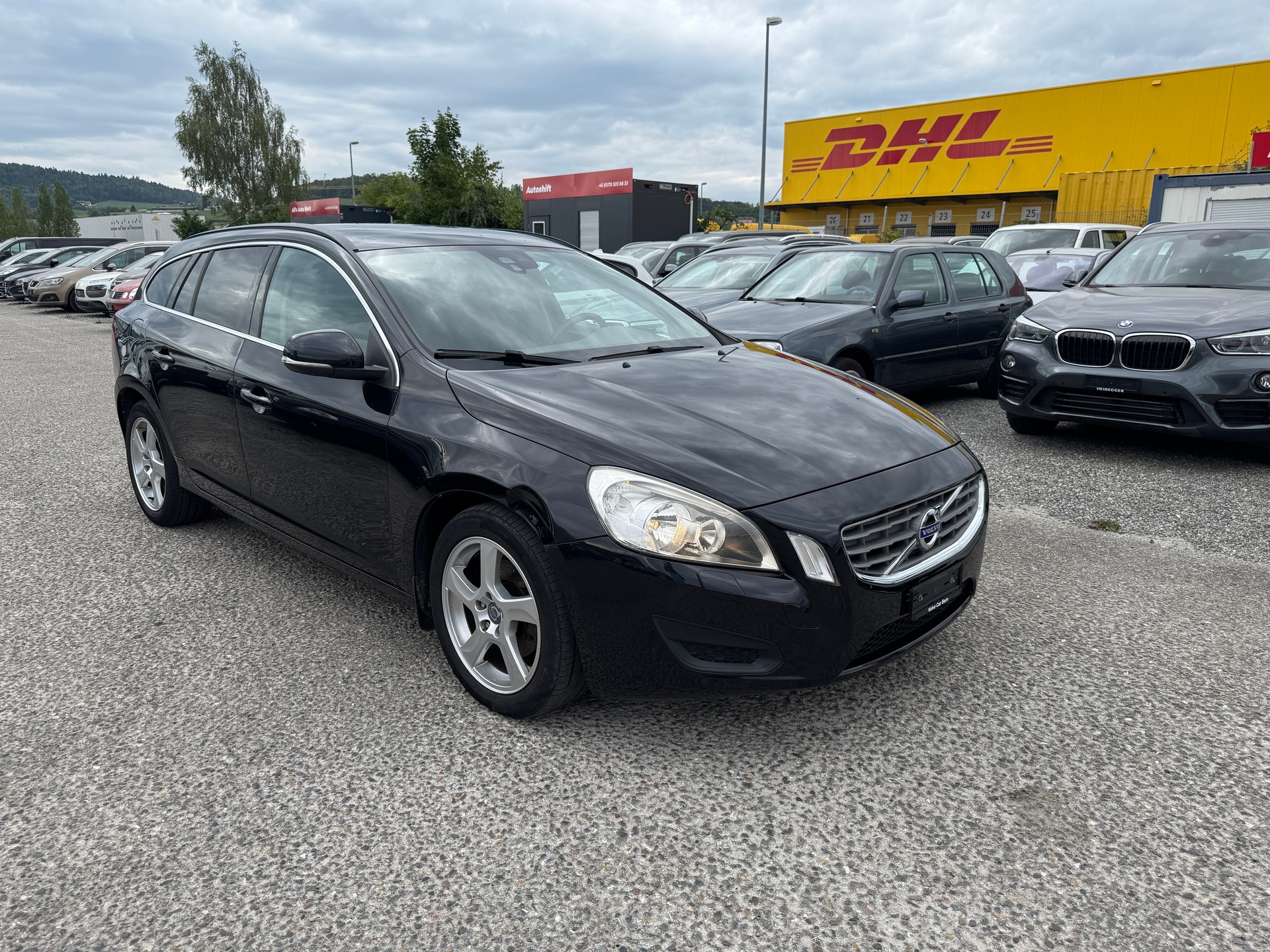 VOLVO V60 DRIVe-image-2