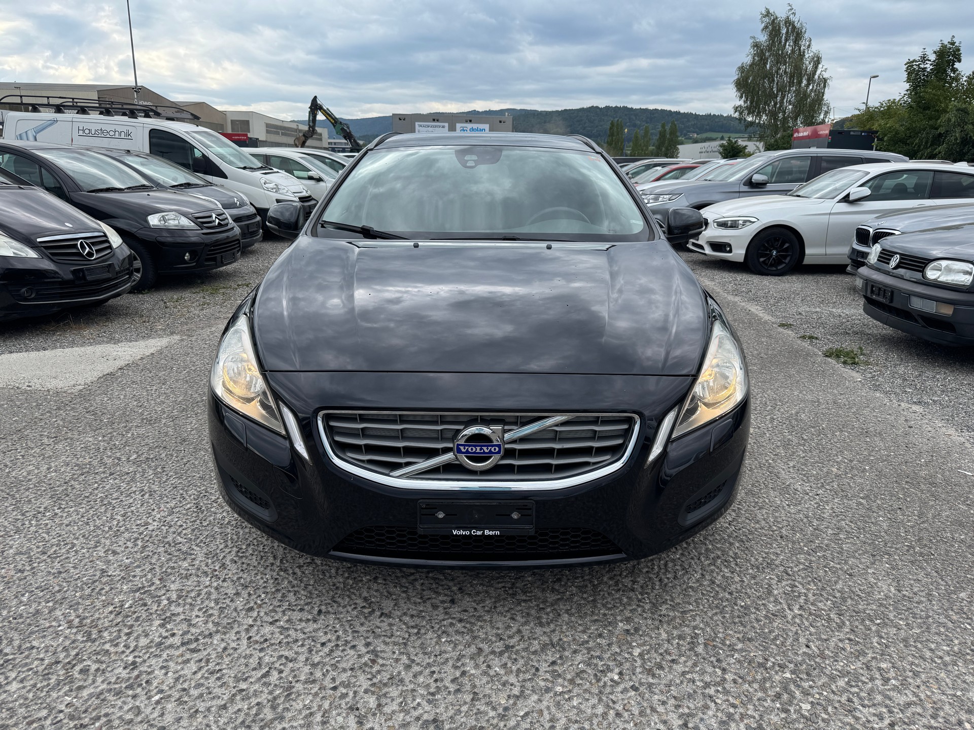 VOLVO V60 DRIVe-image-0