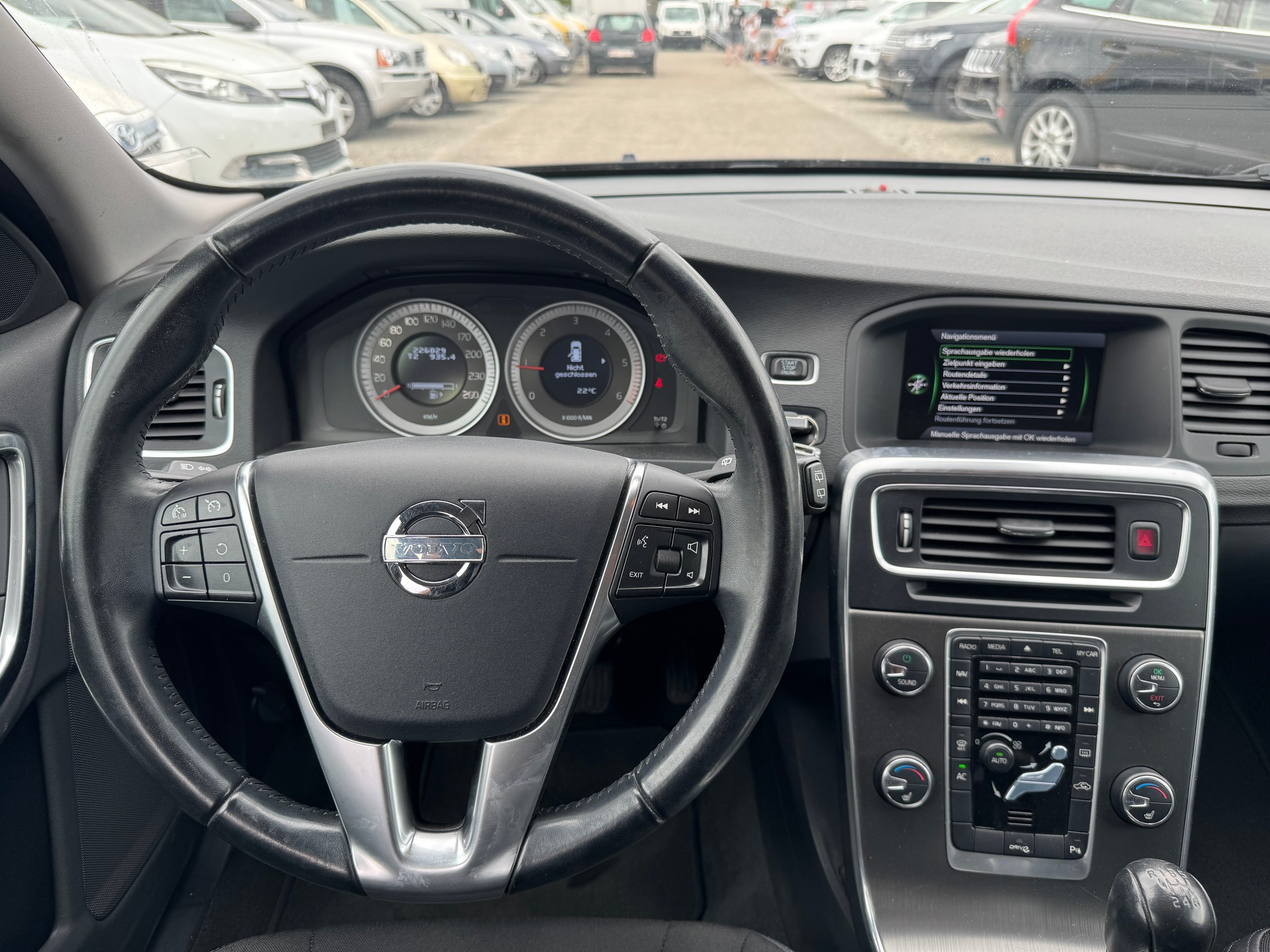 VOLVO V60 DRIVe-image-6