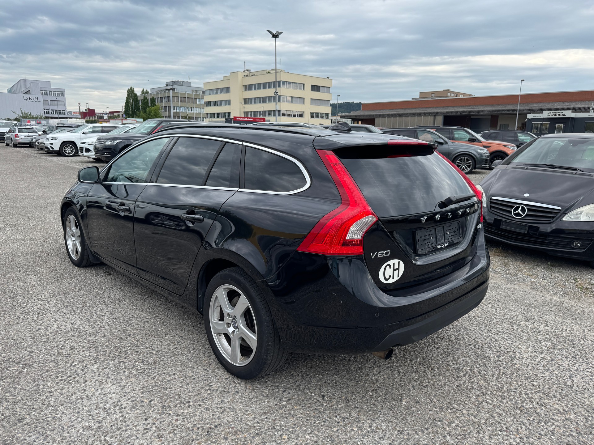 VOLVO V60 DRIVe-image-4