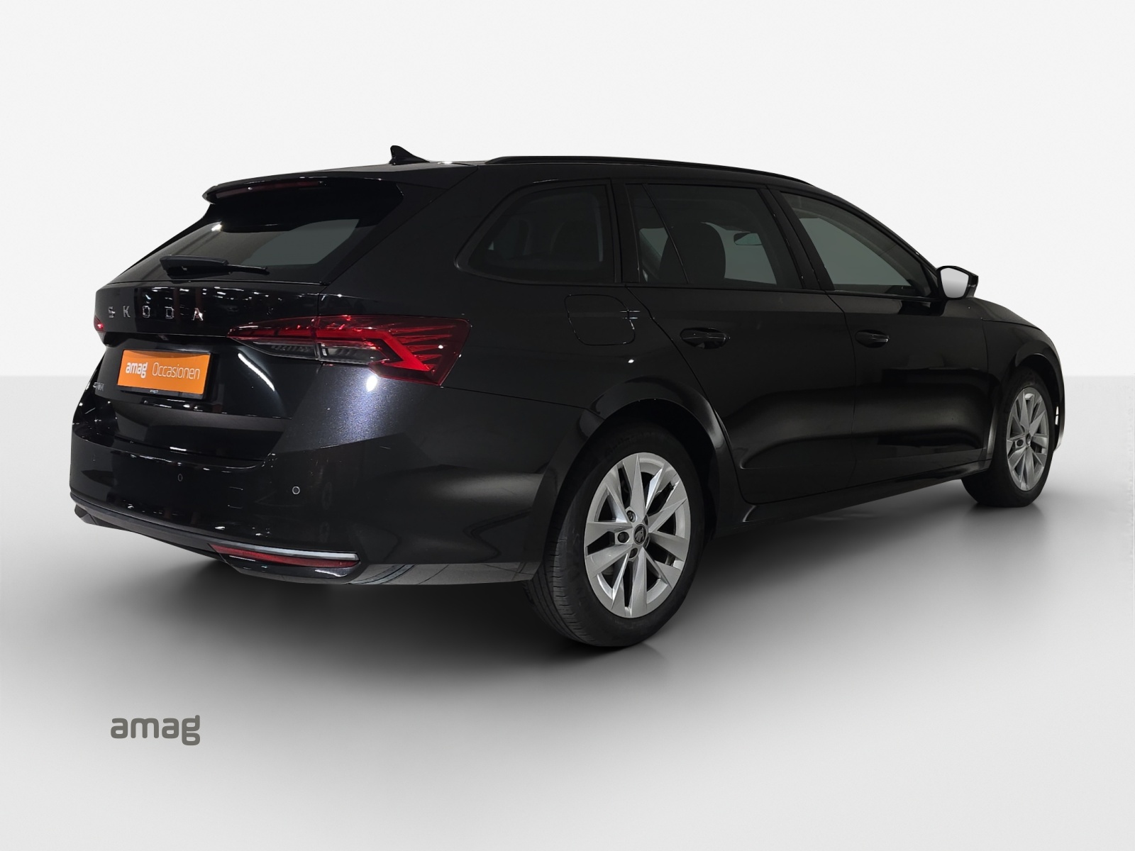 SKODA Octavia Combi 1.5 TSI mHEV DSG Dynamic-image-4