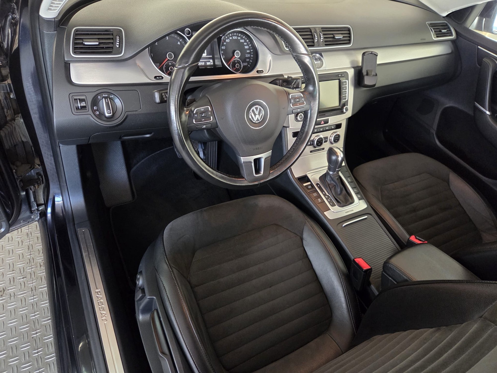 VW Passat Variant 2.0 TDI BMT Highline 4MDSG-image-10