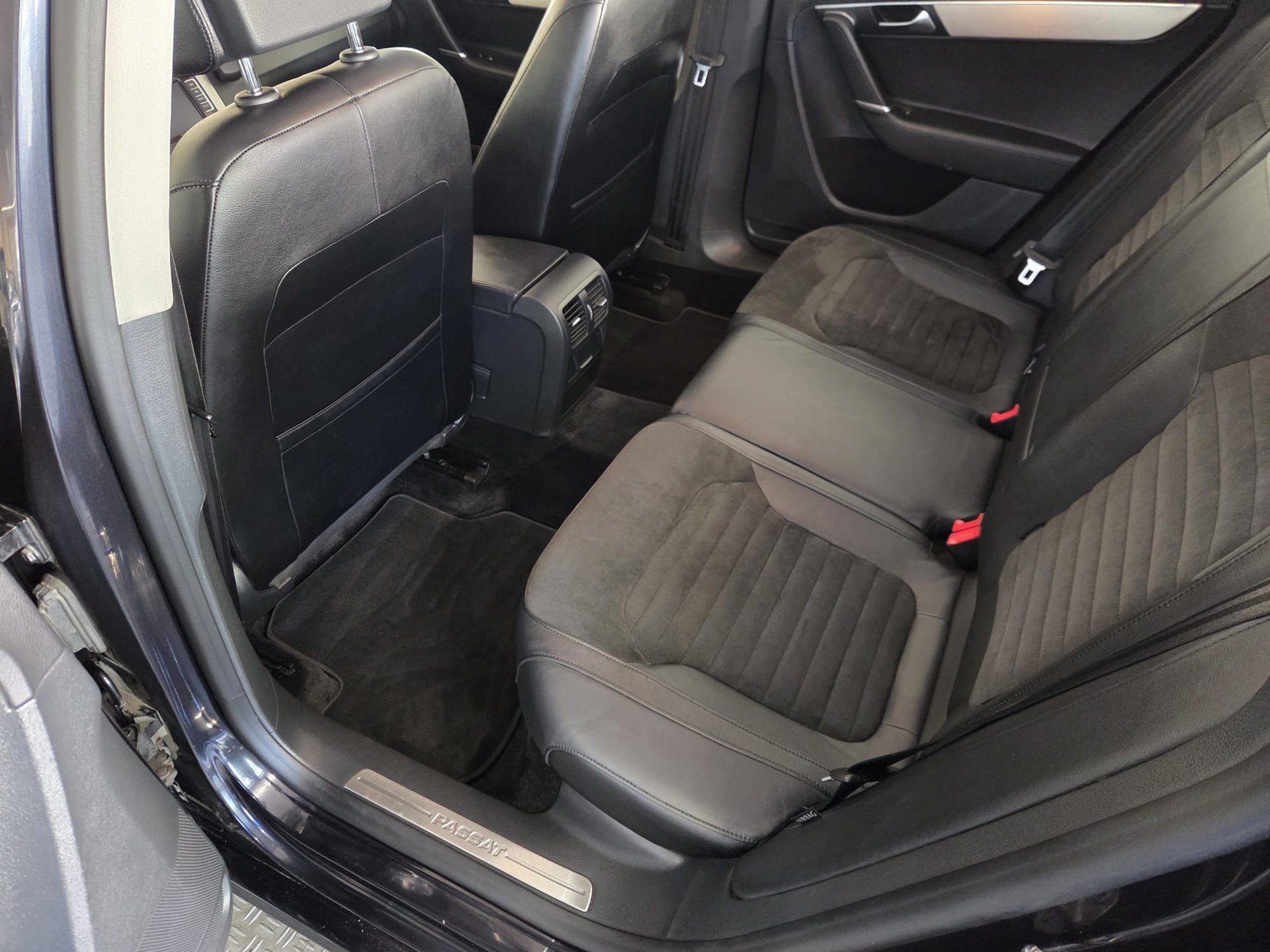VW Passat Variant 2.0 TDI BMT Highline 4MDSG-image-13