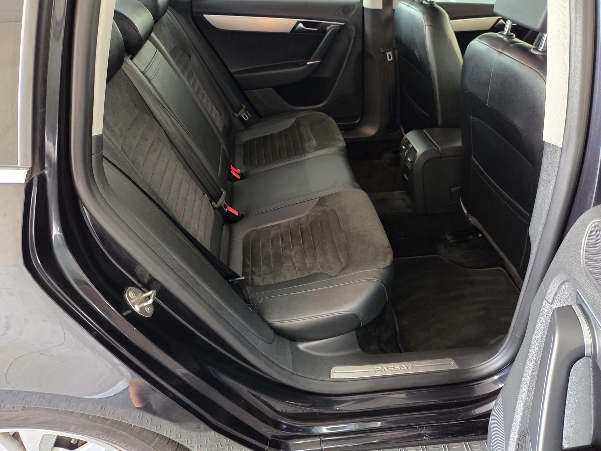 VW Passat Variant 2.0 TDI BMT Highline 4MDSG-image-12
