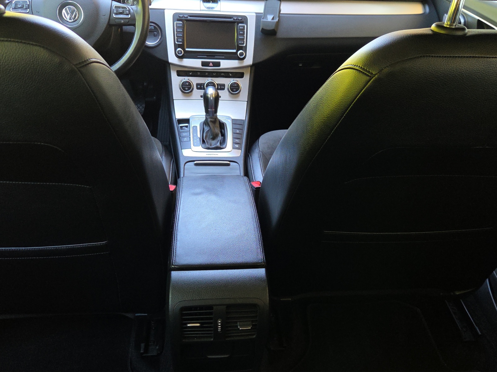 VW Passat Variant 2.0 TDI BMT Highline 4MDSG-image-8
