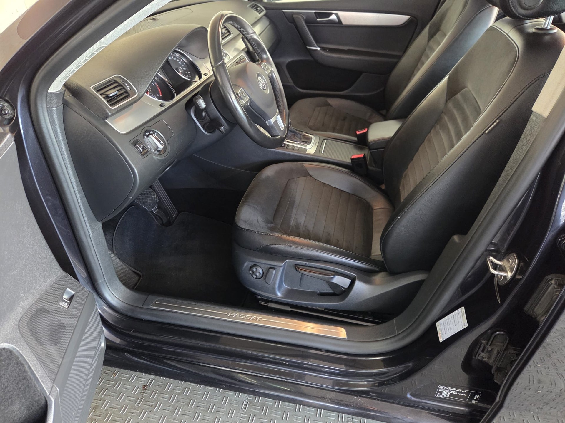 VW Passat Variant 2.0 TDI BMT Highline 4MDSG-image-9