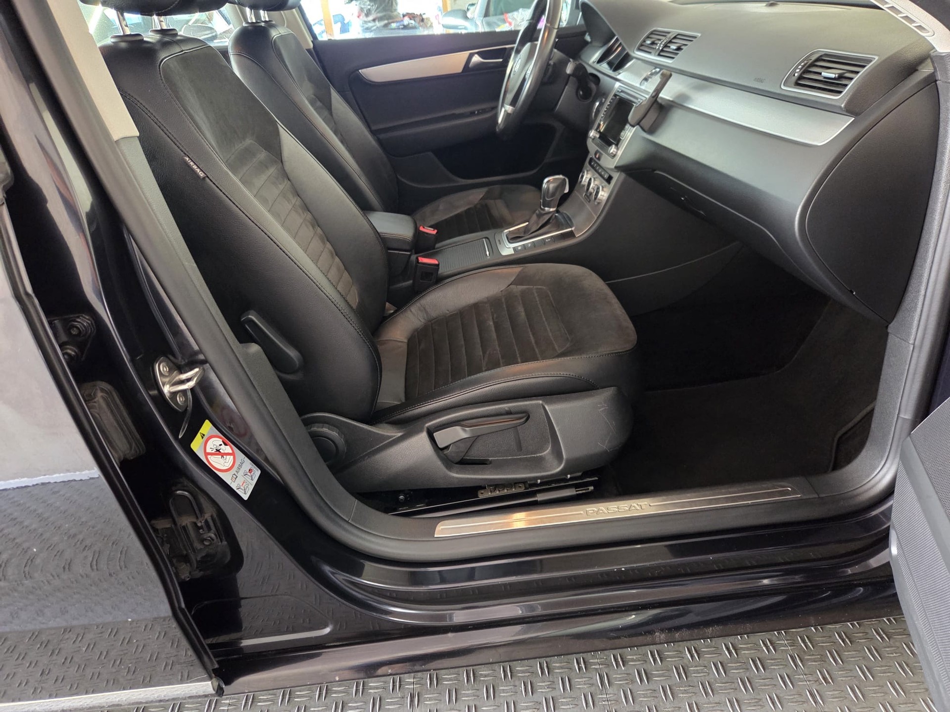 VW Passat Variant 2.0 TDI BMT Highline 4MDSG-image-11