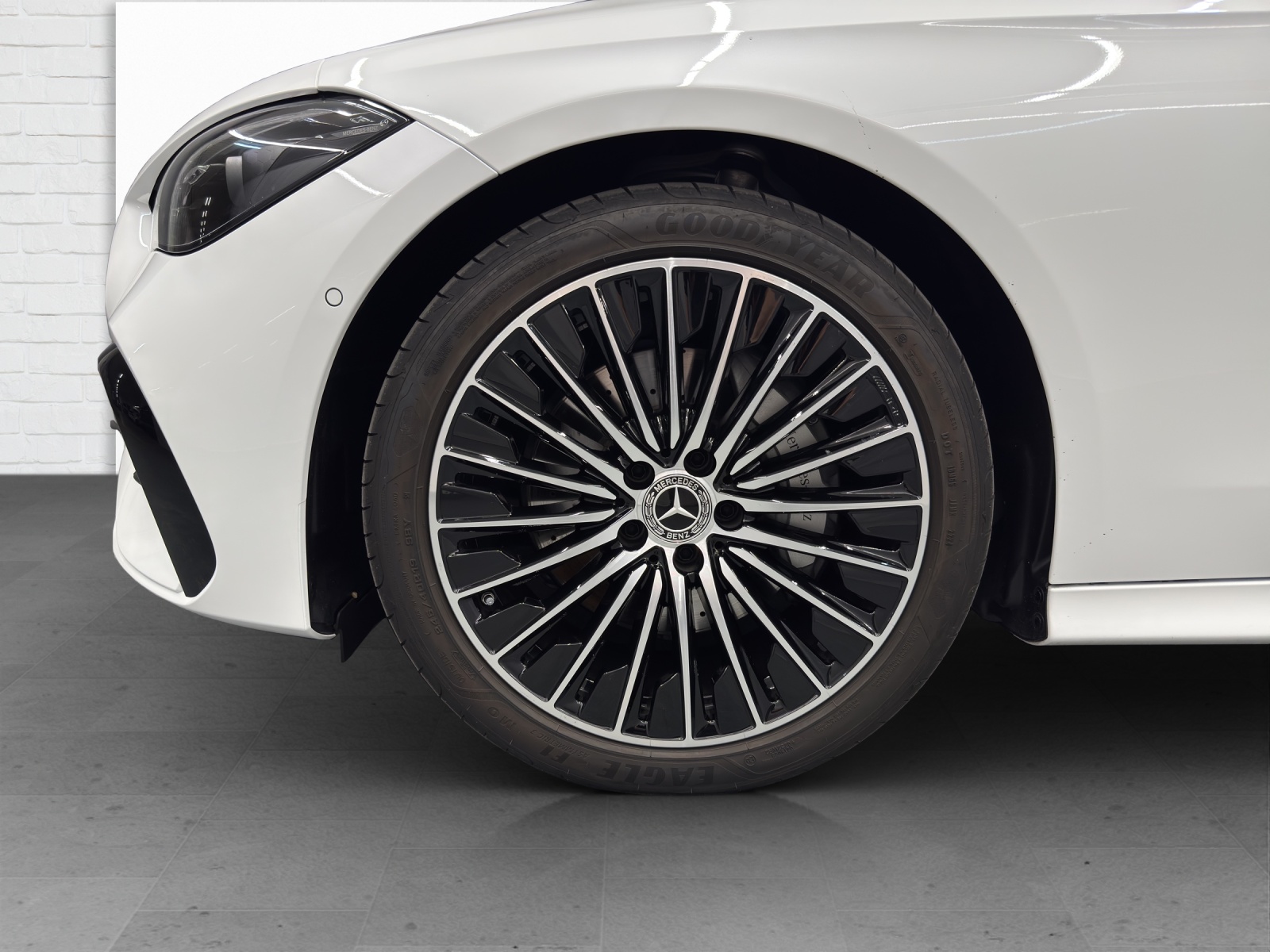 MERCEDES-BENZ CLE 200 AMG Line 4Matic-image-5