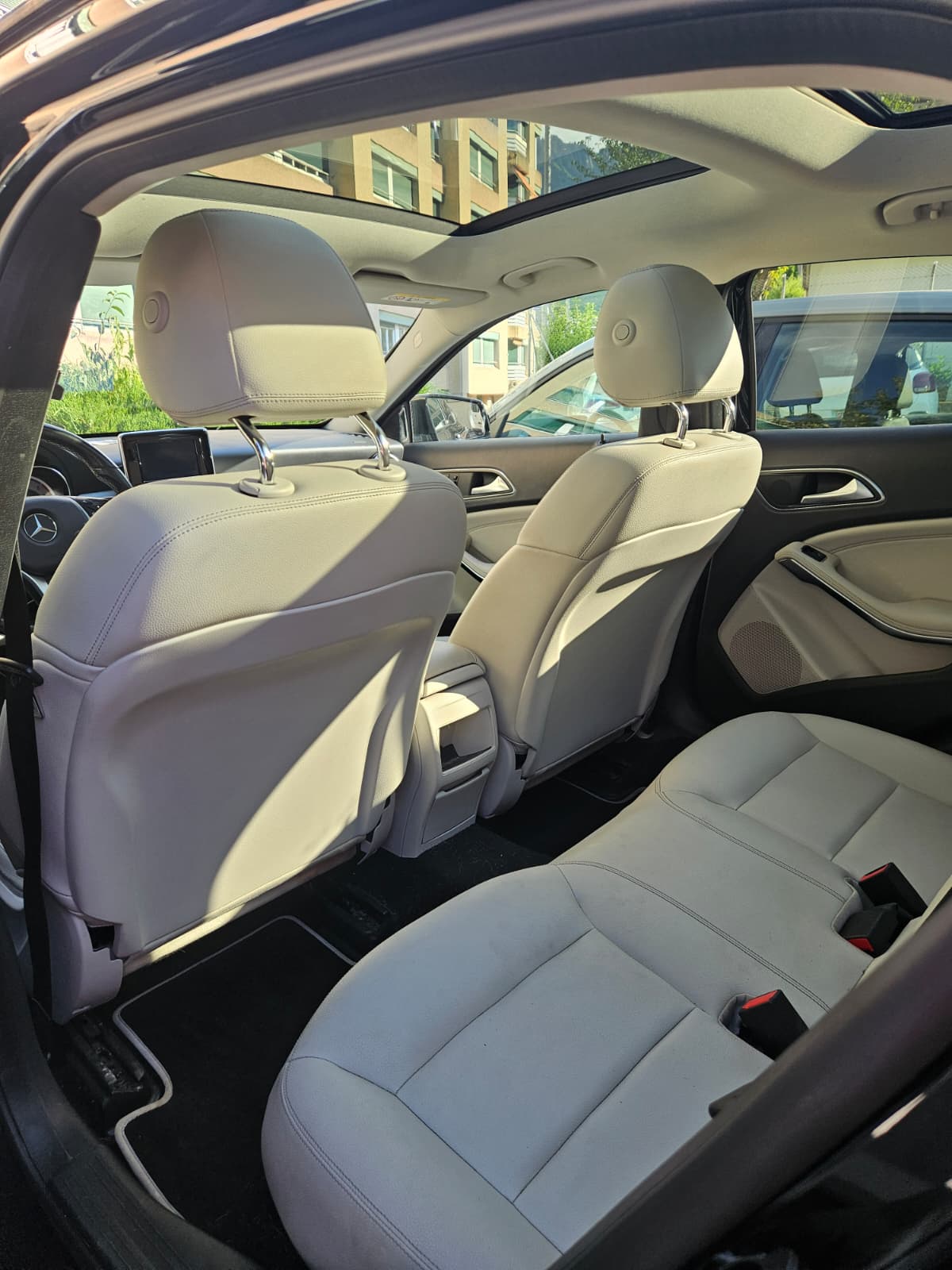 MERCEDES-BENZ GLA 200 CDI EC-image-2