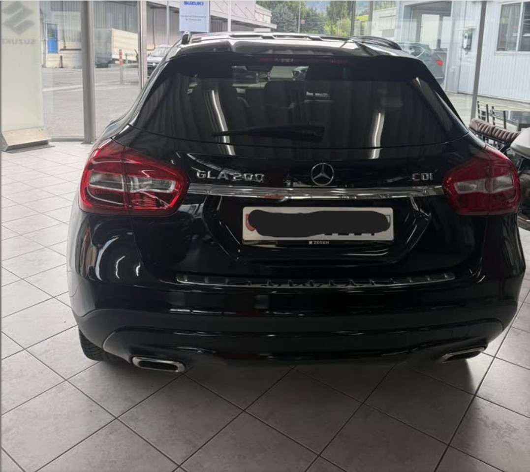 MERCEDES-BENZ GLA 200 CDI EC-image-4